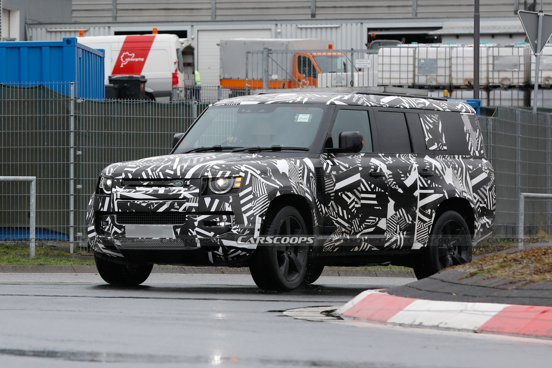 XL-Sized 2023 Land Rover Defender 130 Spied With V8 Engine And Quad Exhaust Pipes