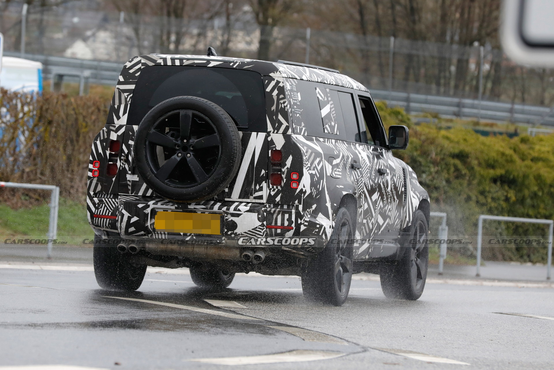XL-Sized 2023 Land Rover Defender 130 Spied With V8 Engine And Quad Exhaust Pipes