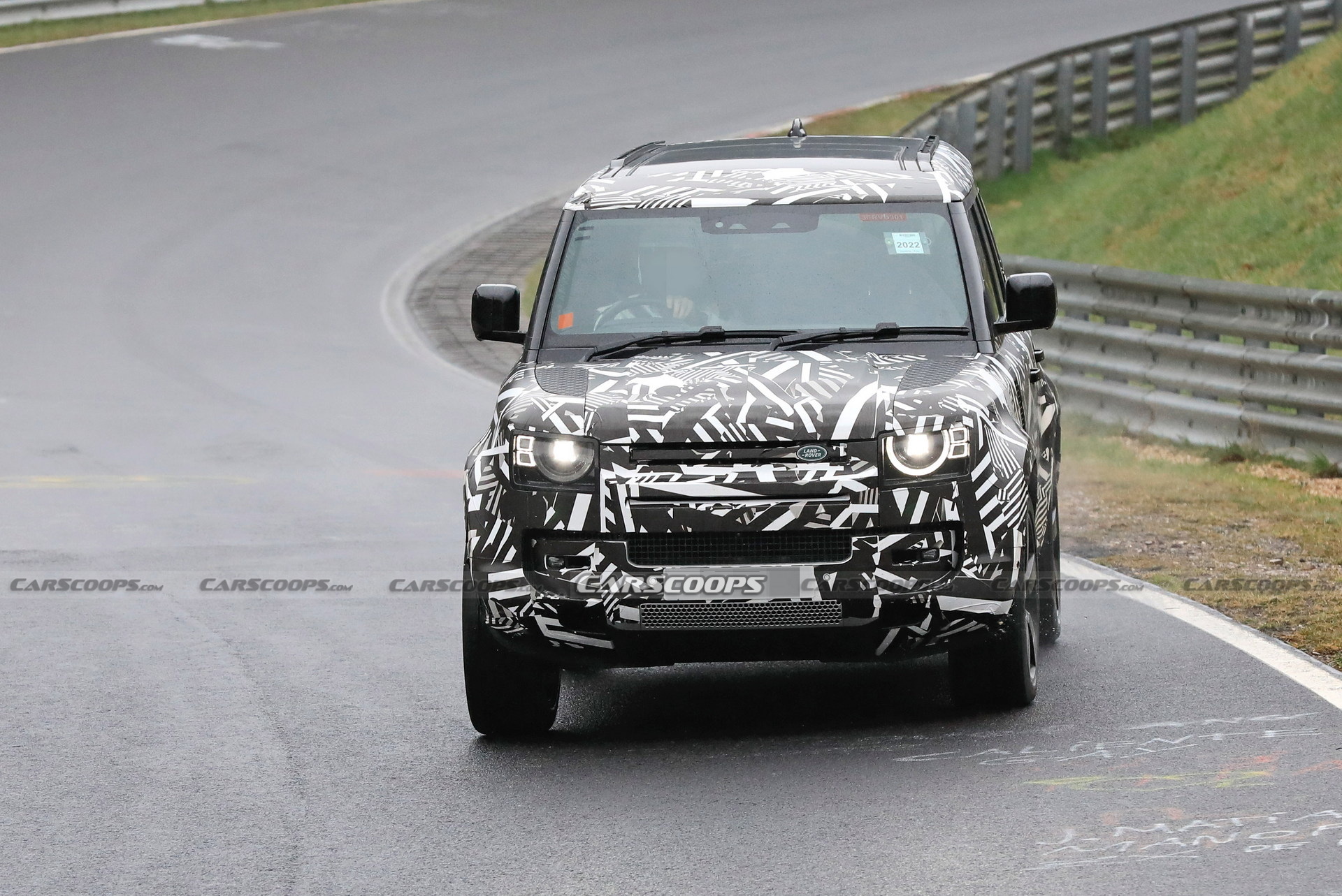 XL-Sized 2023 Land Rover Defender 130 Spied With V8 Engine And Quad Exhaust Pipes