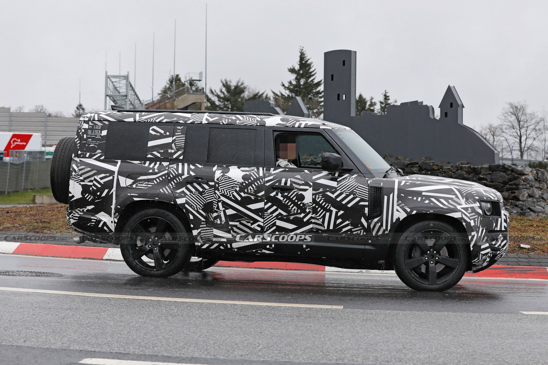 XL-Sized 2023 Land Rover Defender 130 Spied With V8 Engine And Quad Exhaust Pipes
