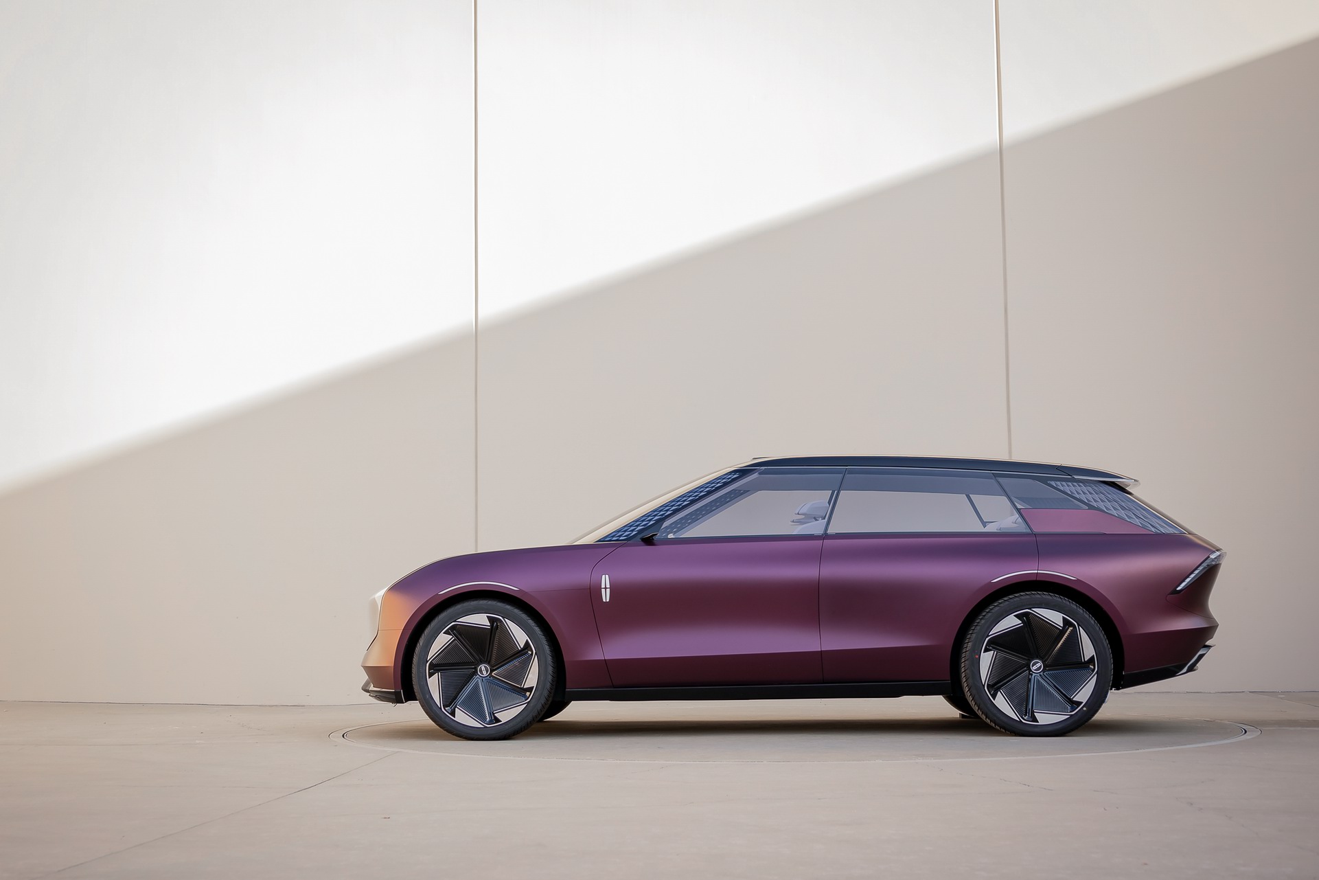 New Lincoln Star Electric SUV Concept Debuts In Detroit With A New Lick Of Purple Paint