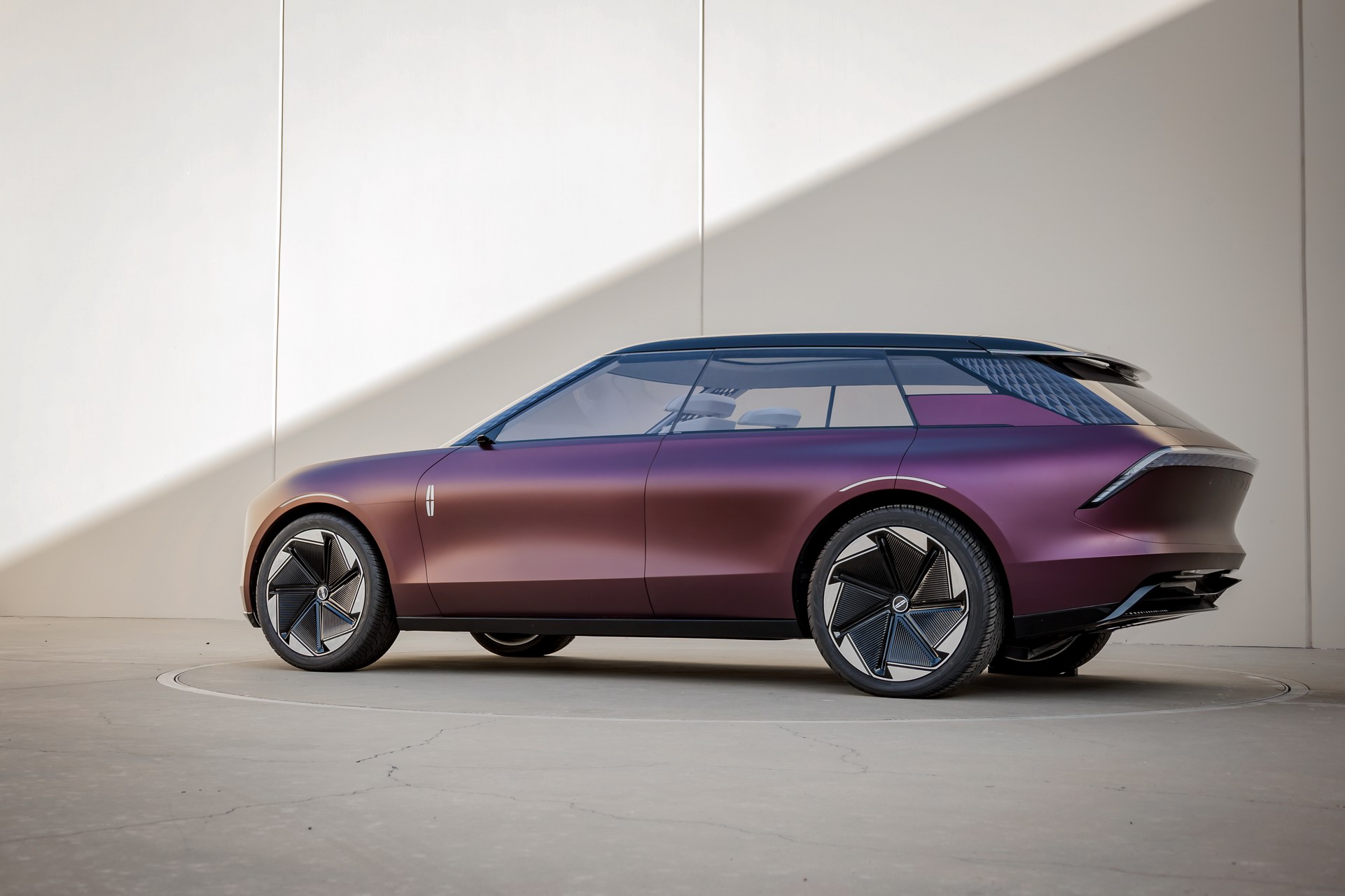 New Lincoln Star Electric SUV Concept Debuts In Detroit With A New Lick Of Purple Paint