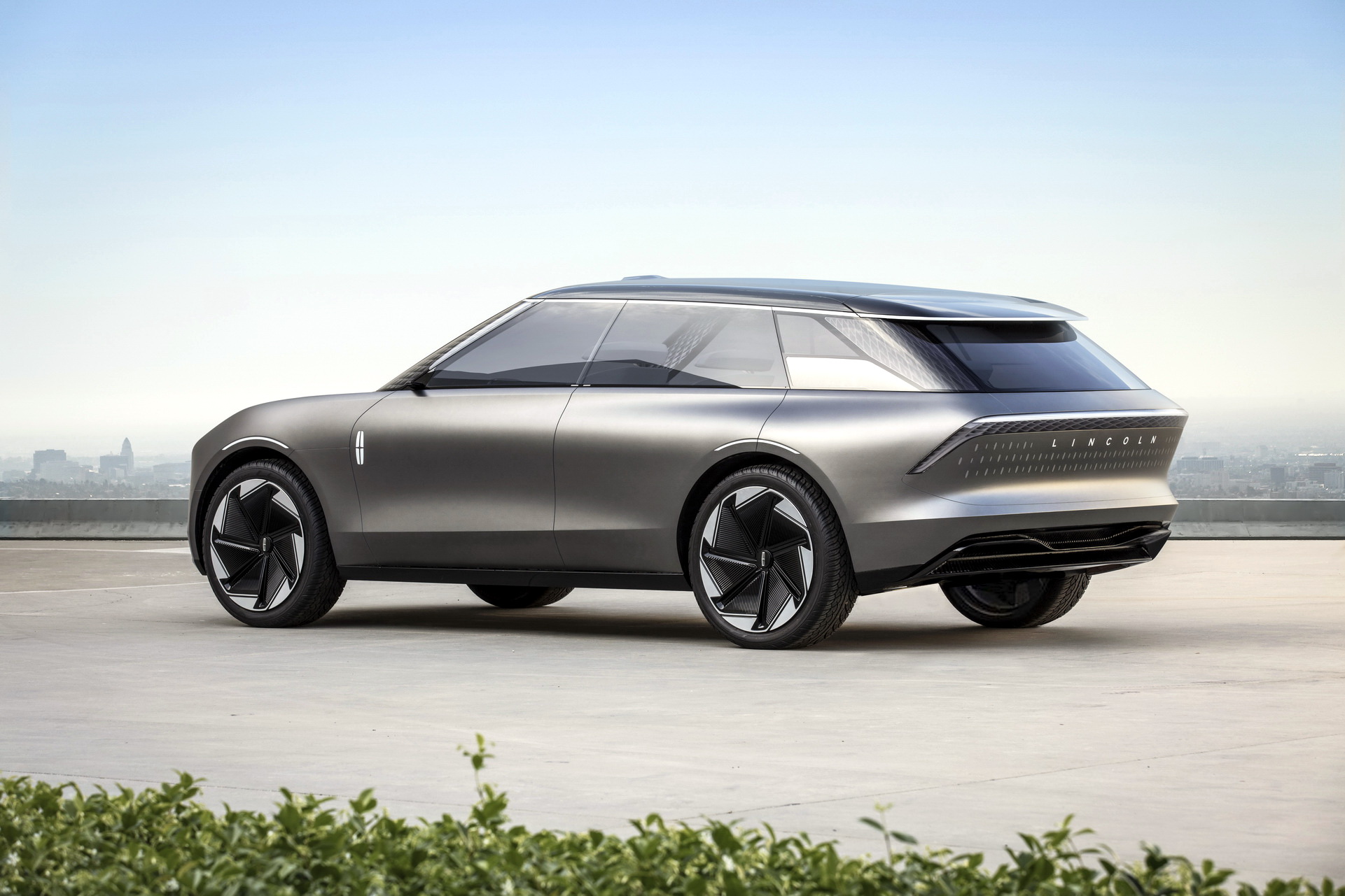New Lincoln Star Electric SUV Concept Debuts In Detroit With A New Lick Of Purple Paint