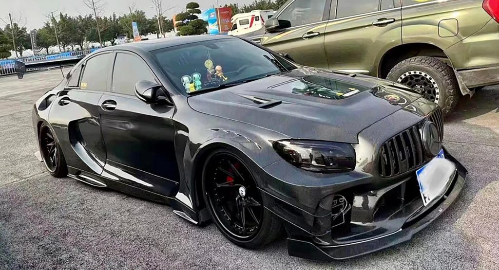  This Mercedes C-Class Looks Like It Escaped Straight From GTA V