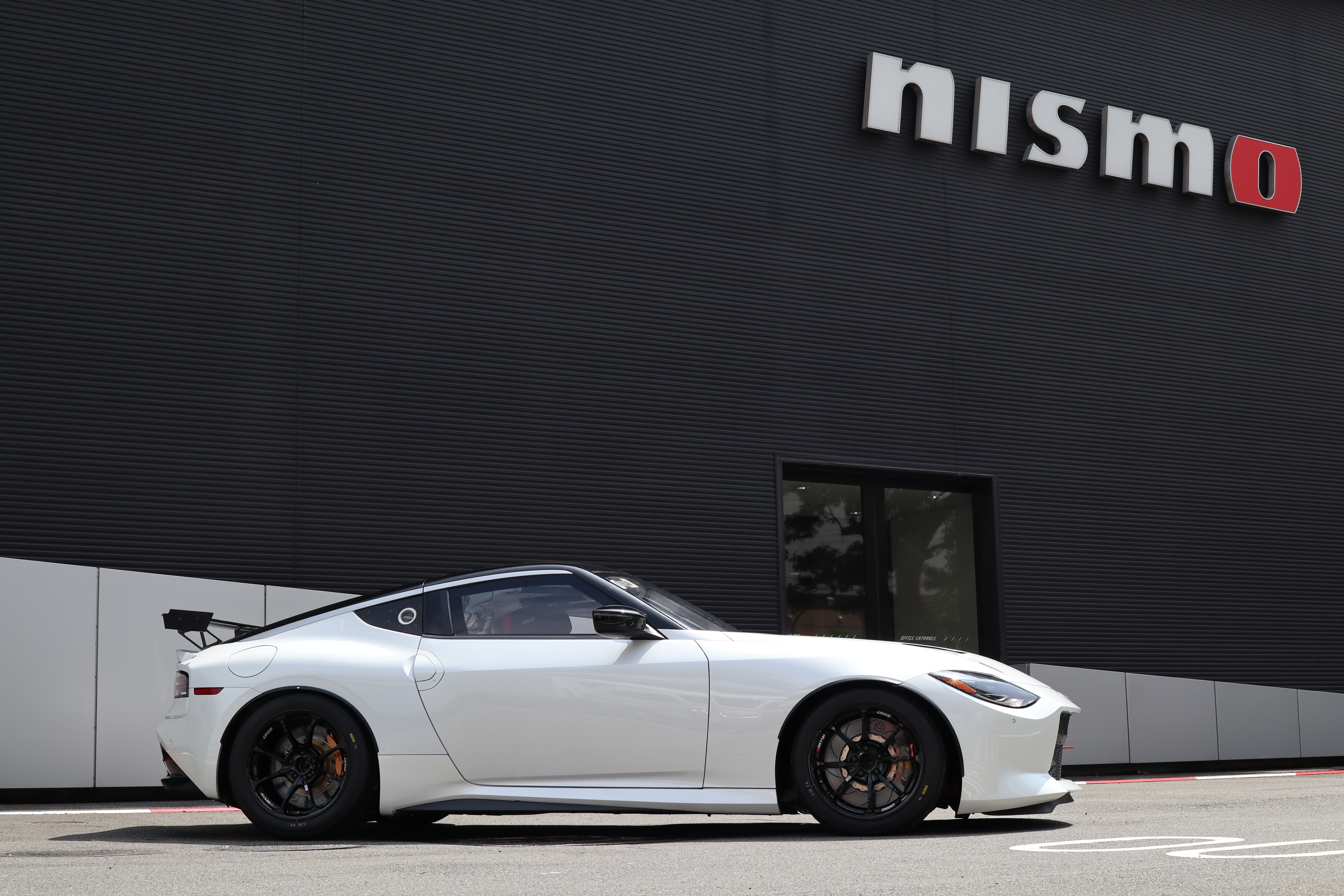 Nissan-Z-Nismo-Racecar-2.jpg