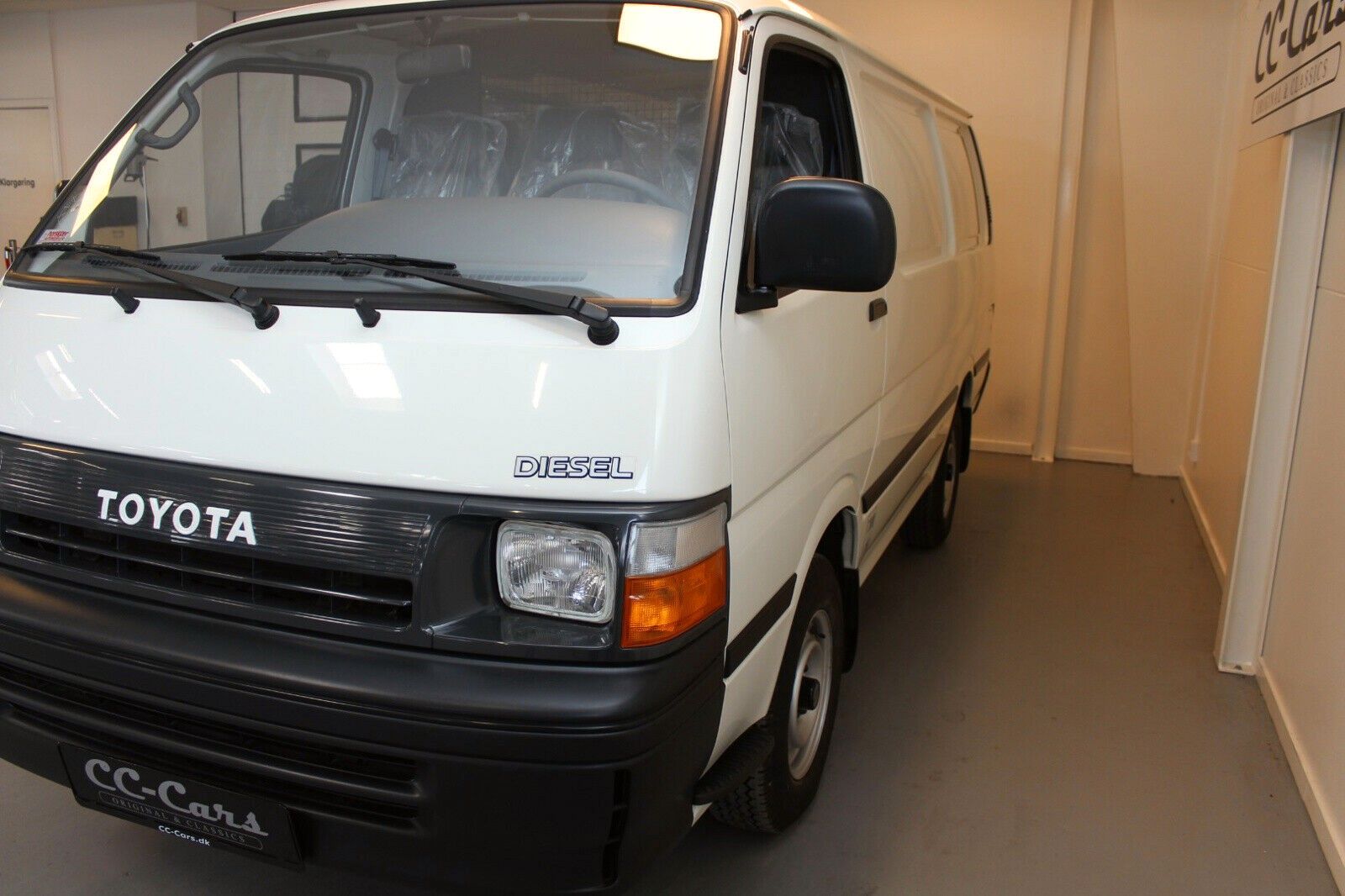 Why Hasn’t Anyone Driven This Pristine 1991 Toyota HiAce?