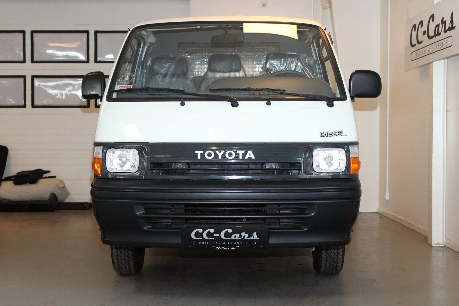 Why Hasn’t Anyone Driven This Pristine 1991 Toyota HiAce?