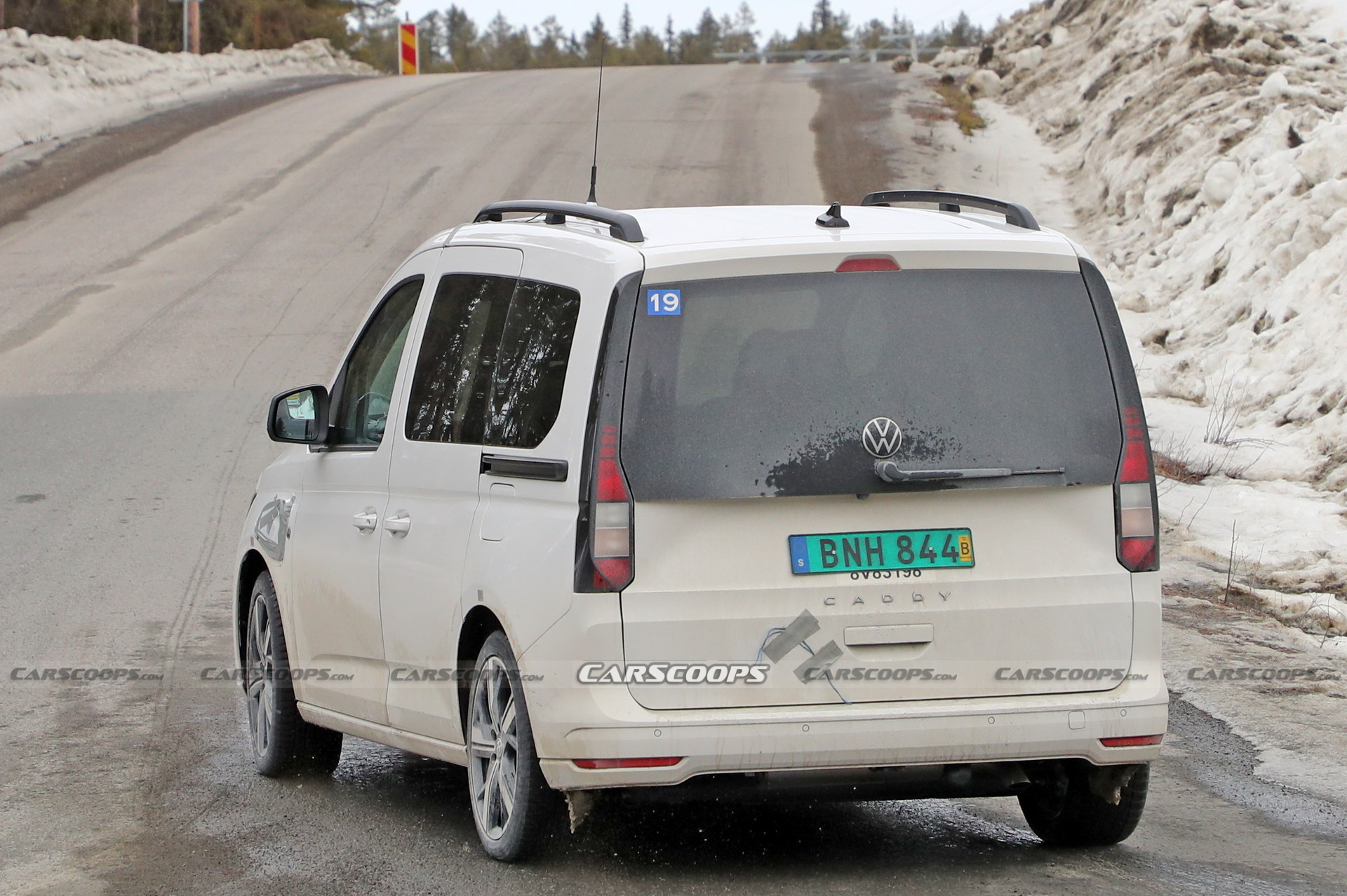 2023 VW Caddy eHybrid Spied Without Camouflage In Short And Long Wheelbase Forms