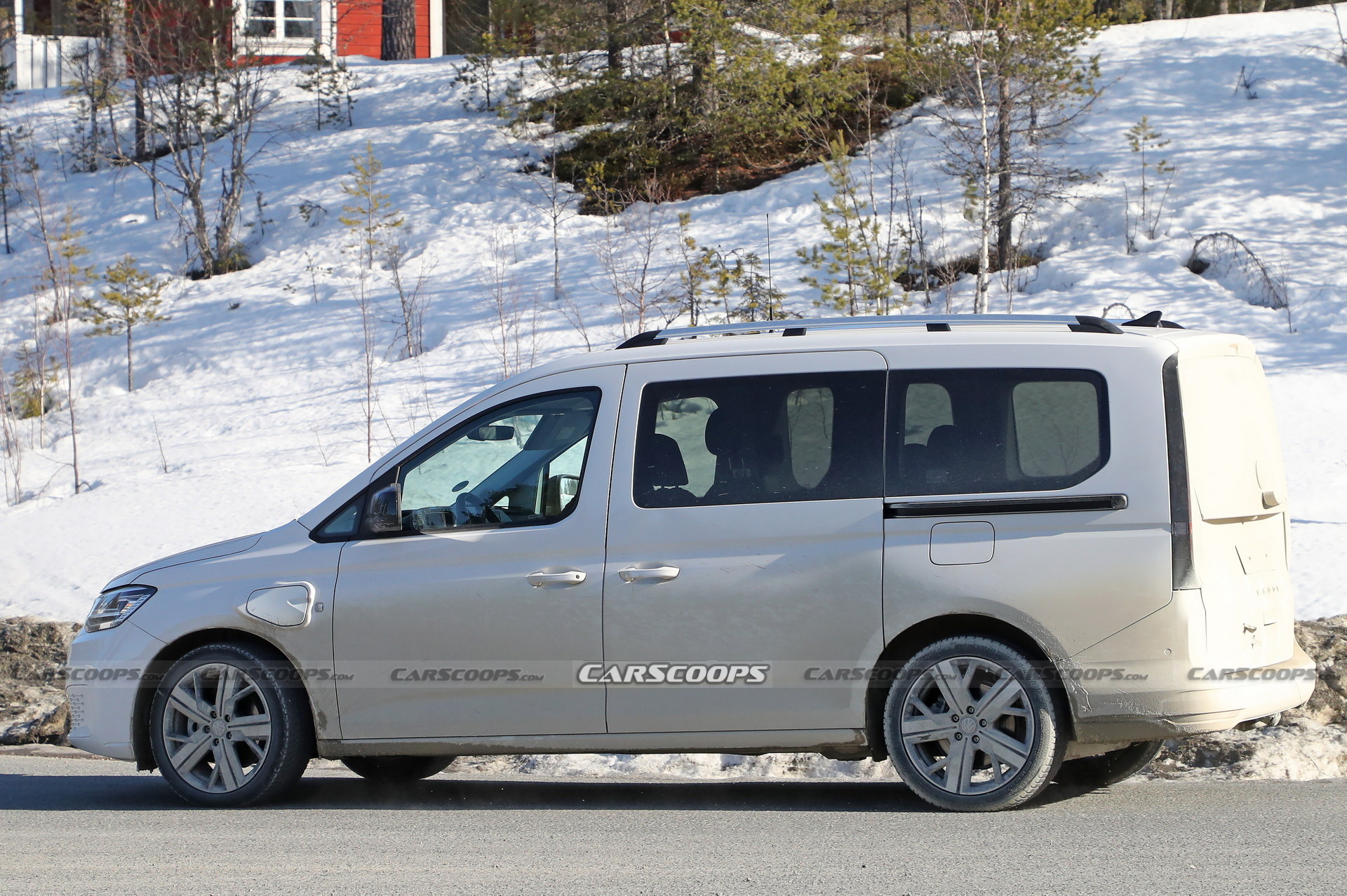 2023 VW Caddy eHybrid Spied Without Camouflage In Short And Long Wheelbase Forms