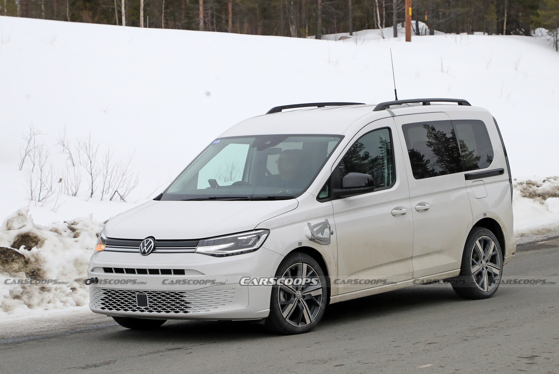 2023 VW Caddy eHybrid Spied Without Camouflage In Short And Long Wheelbase Forms