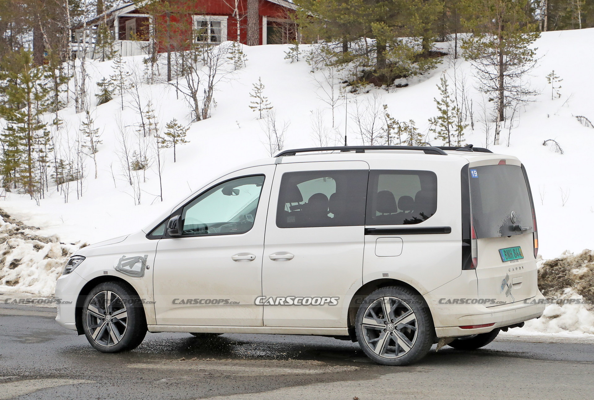 2023 VW Caddy eHybrid Spied Without Camouflage In Short And Long Wheelbase Forms