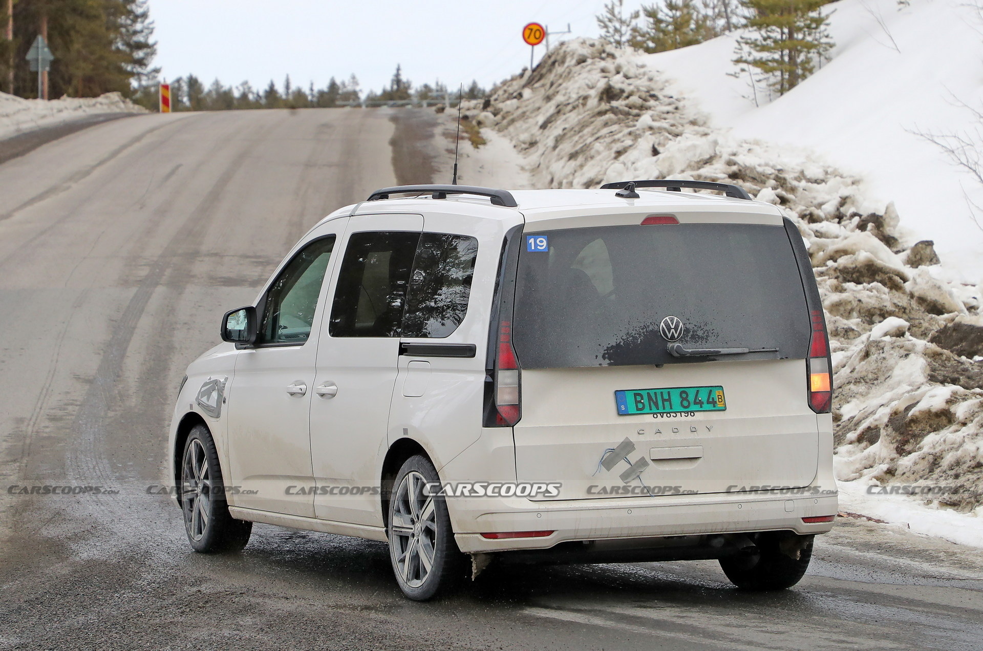 2023 VW Caddy eHybrid Spied Without Camouflage In Short And Long Wheelbase Forms