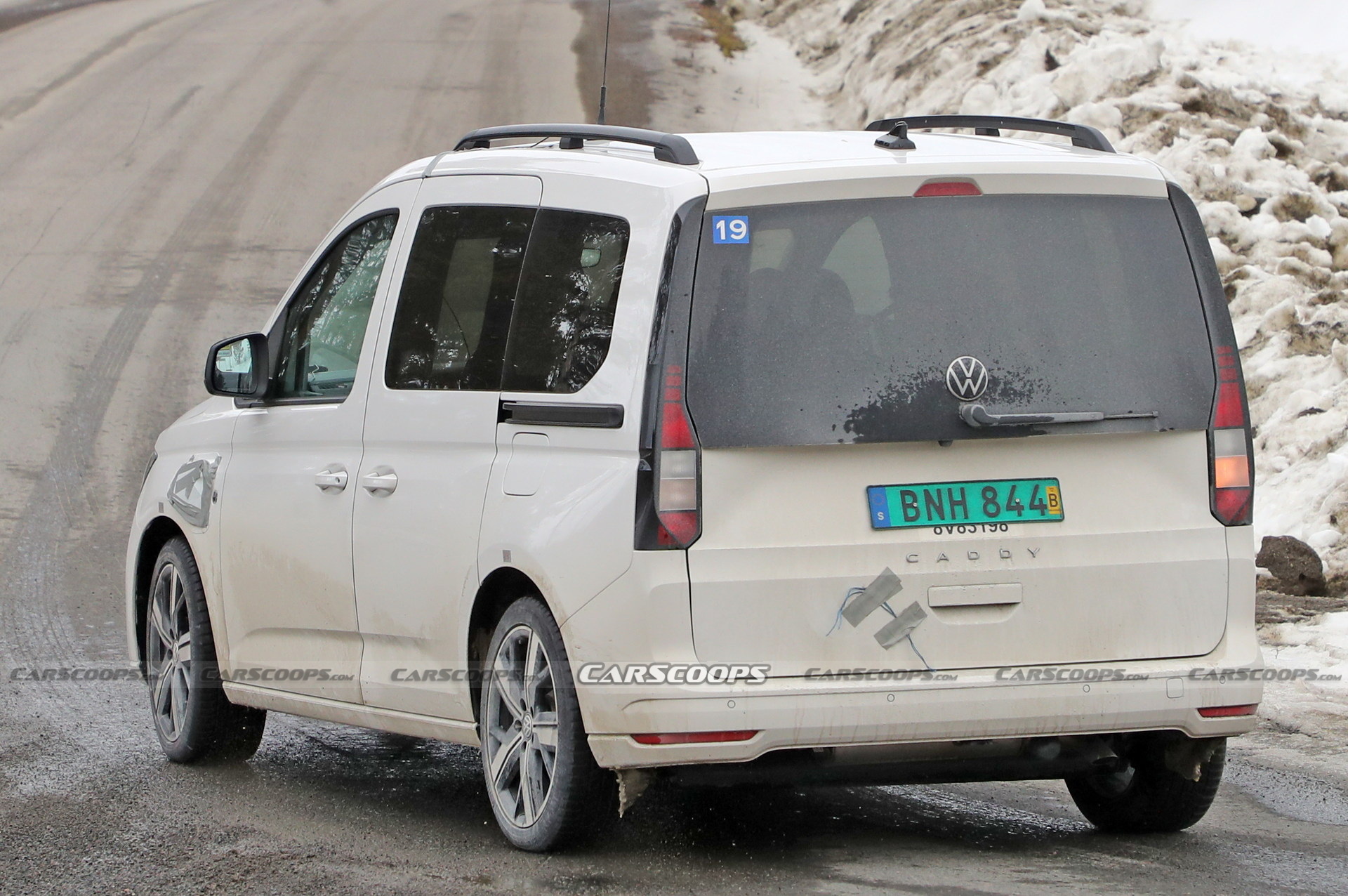 2023 VW Caddy eHybrid Spied Without Camouflage In Short And Long Wheelbase Forms