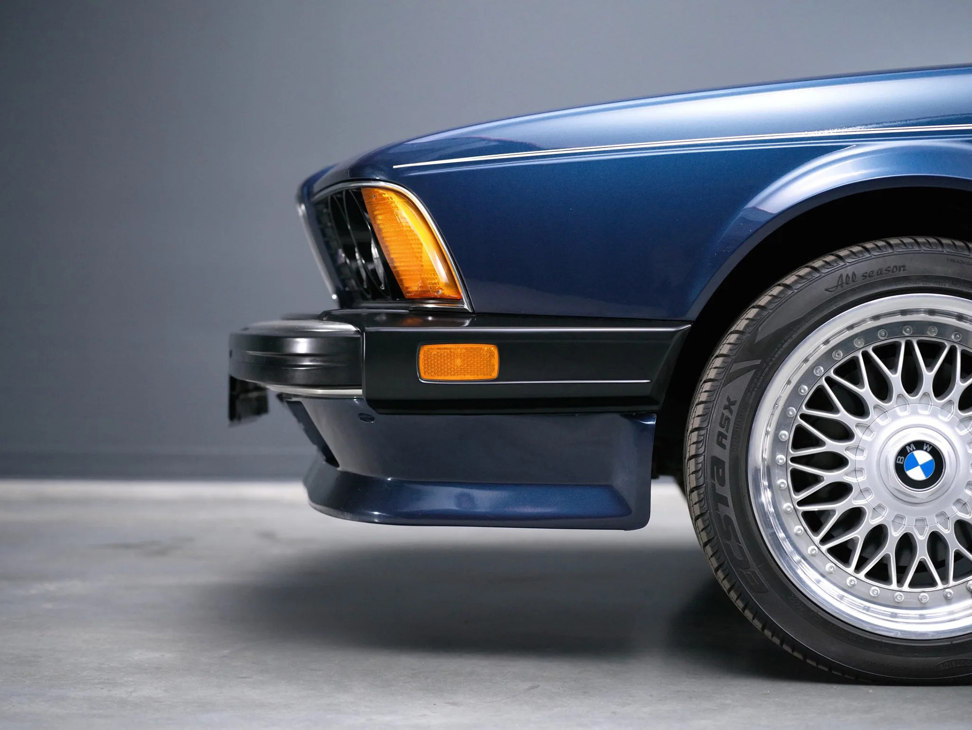 Beautiful Blue 1987 BMW M6 Just Begs To Be Driven