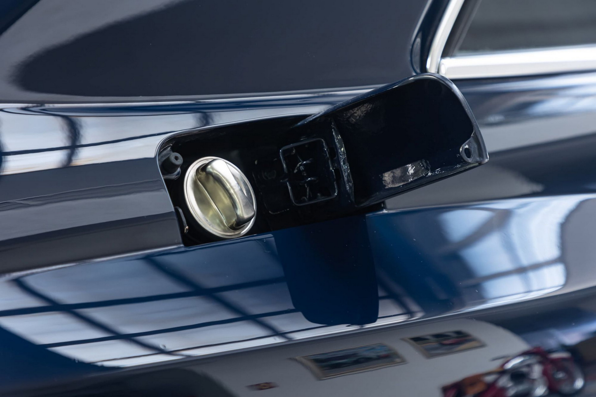 1-Of-100 Mercedes 560 SEC Koenig Looks Like The Wild Child Of An S-Class And A Testarossa