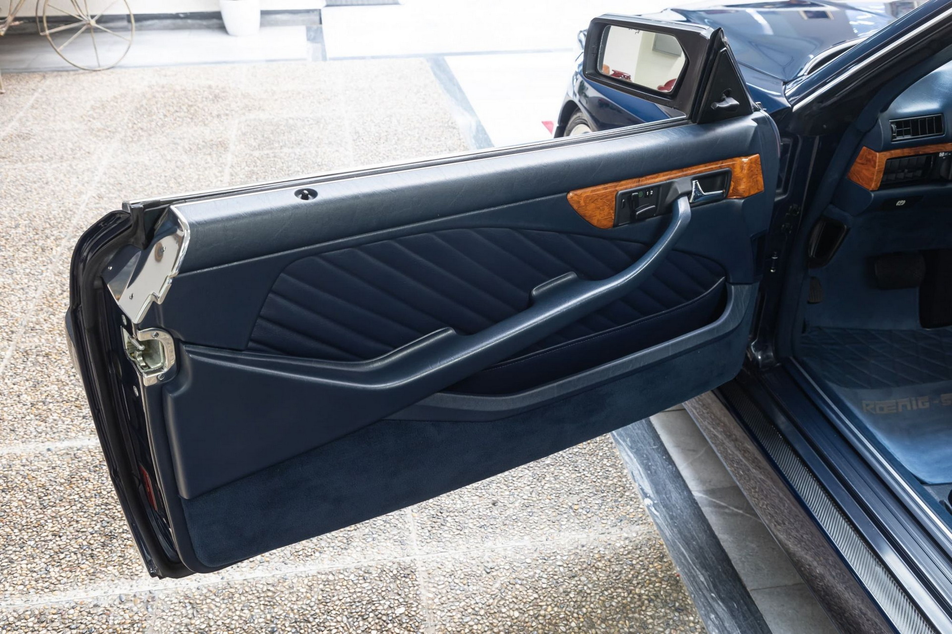 1-Of-100 Mercedes 560 SEC Koenig Looks Like The Wild Child Of An S-Class And A Testarossa