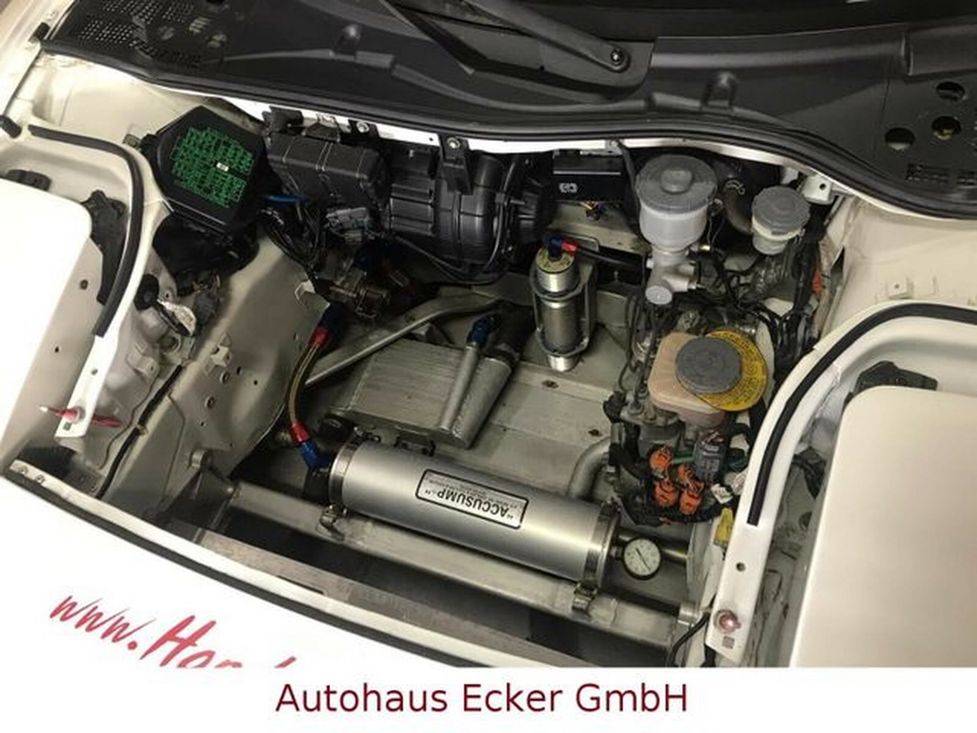 Track-Prepped Honda NSX Is The Retro Racer Of Our Dreams