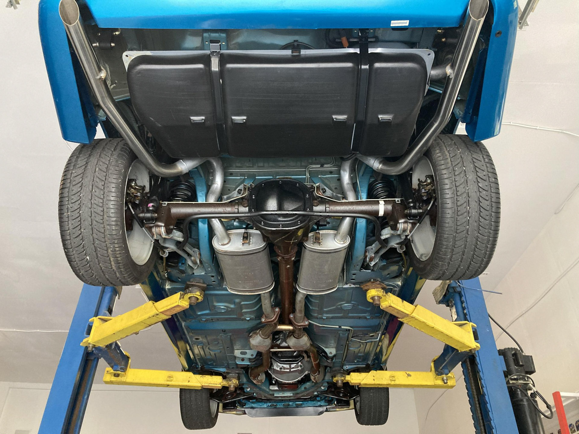 “New” 35-Mile 1993 Ford Mustang SVT Cobra Is One Foxy Lady That’s Still In Wraps