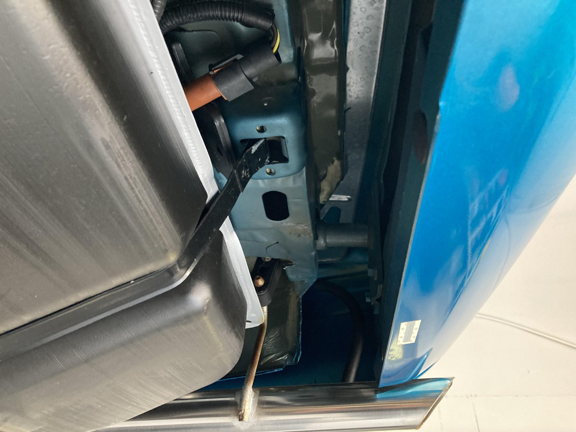 “New” 35-Mile 1993 Ford Mustang SVT Cobra Is One Foxy Lady That’s Still In Wraps