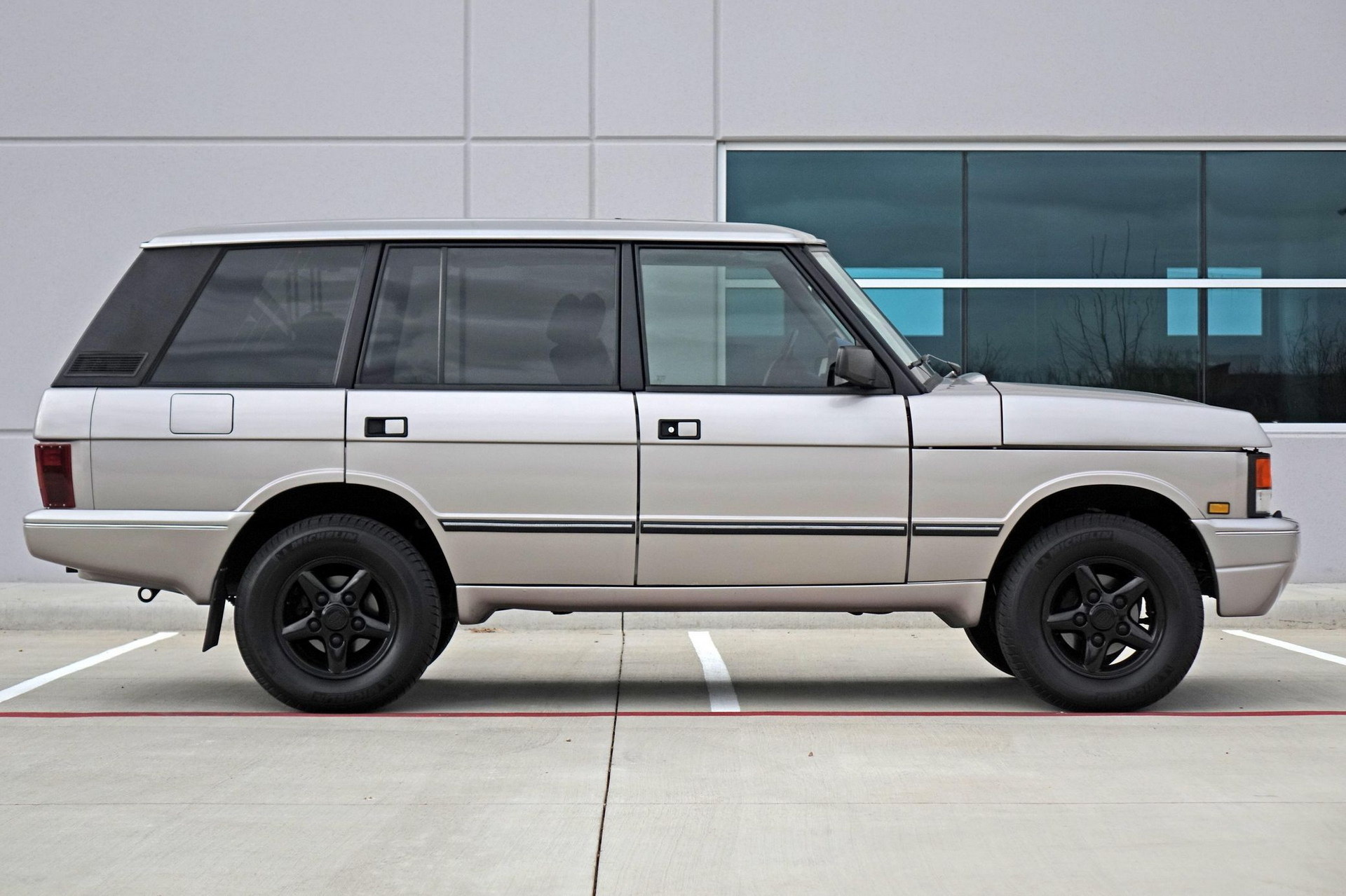 Are You Brave Enough For This 1995 Range Rover Classic Special Edition With TWR Bodykit?
