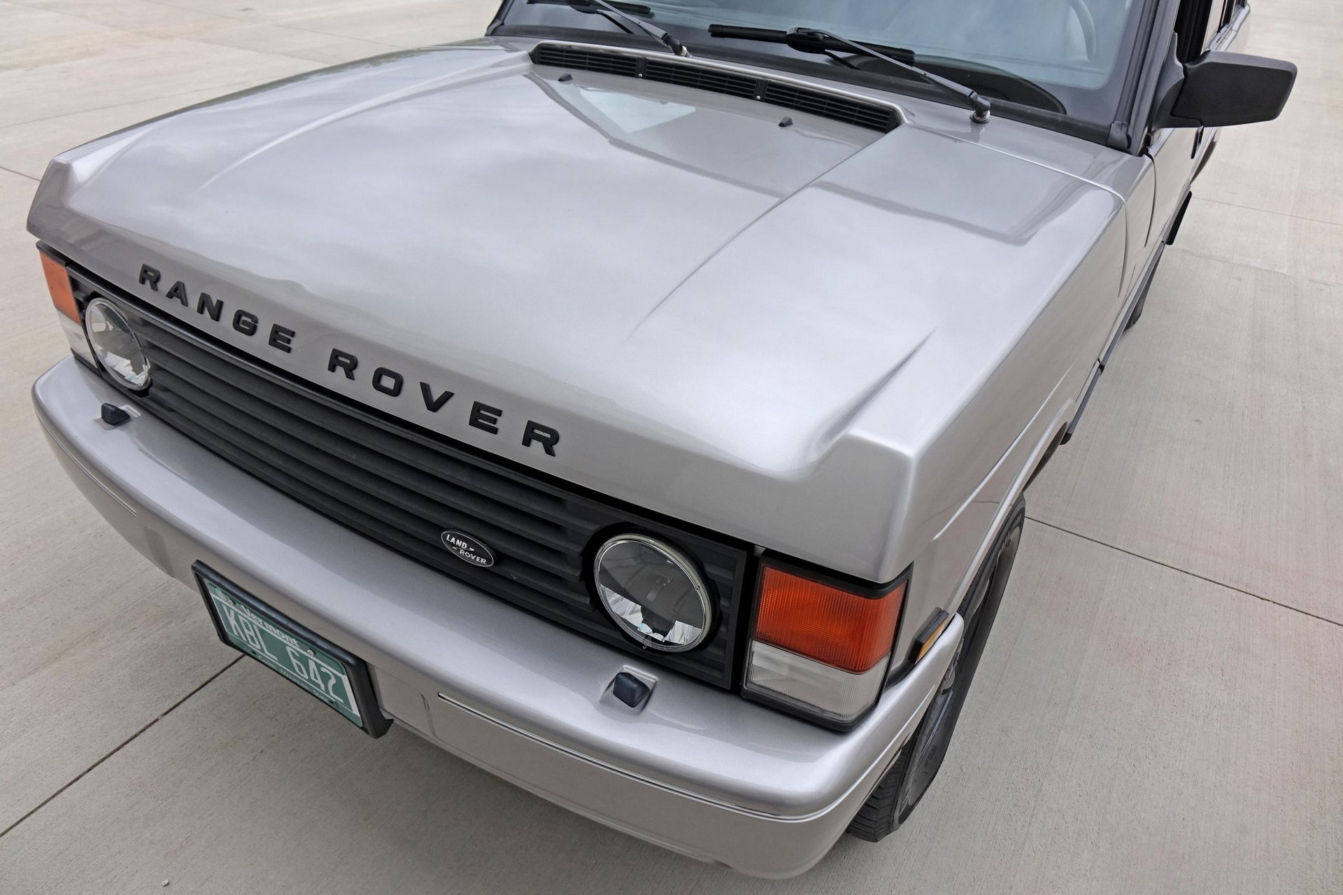 Are You Brave Enough For This 1995 Range Rover Classic Special Edition With TWR Bodykit?