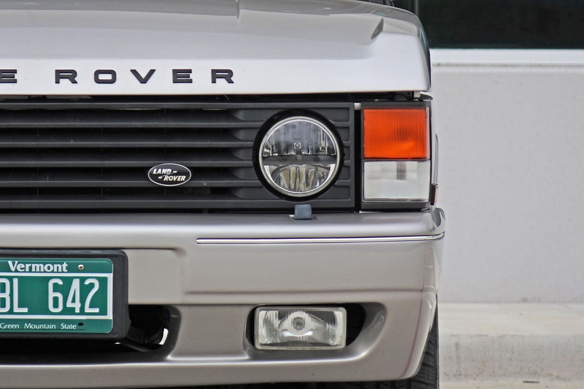 Are You Brave Enough For This 1995 Range Rover Classic Special Edition With TWR Bodykit?