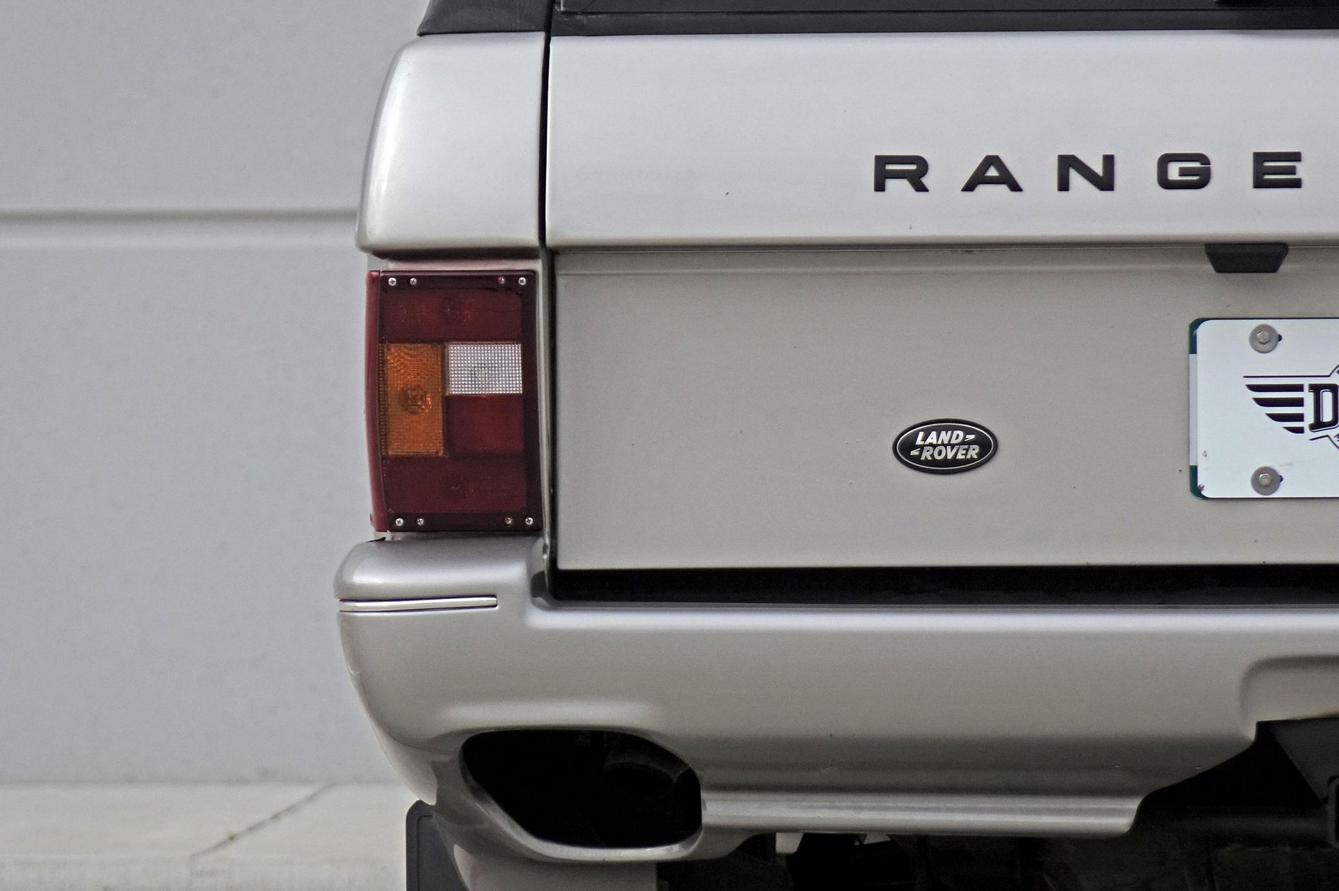 Are You Brave Enough For This 1995 Range Rover Classic Special Edition With TWR Bodykit?
