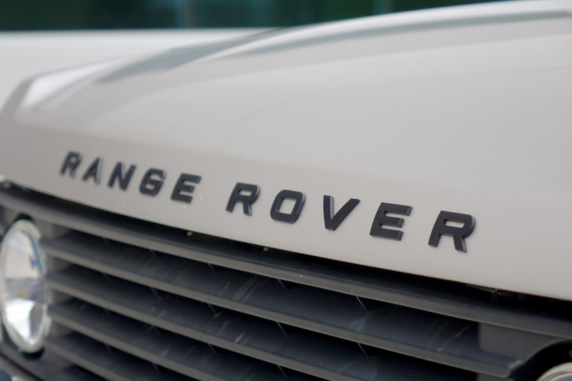 Are You Brave Enough For This 1995 Range Rover Classic Special Edition With TWR Bodykit?