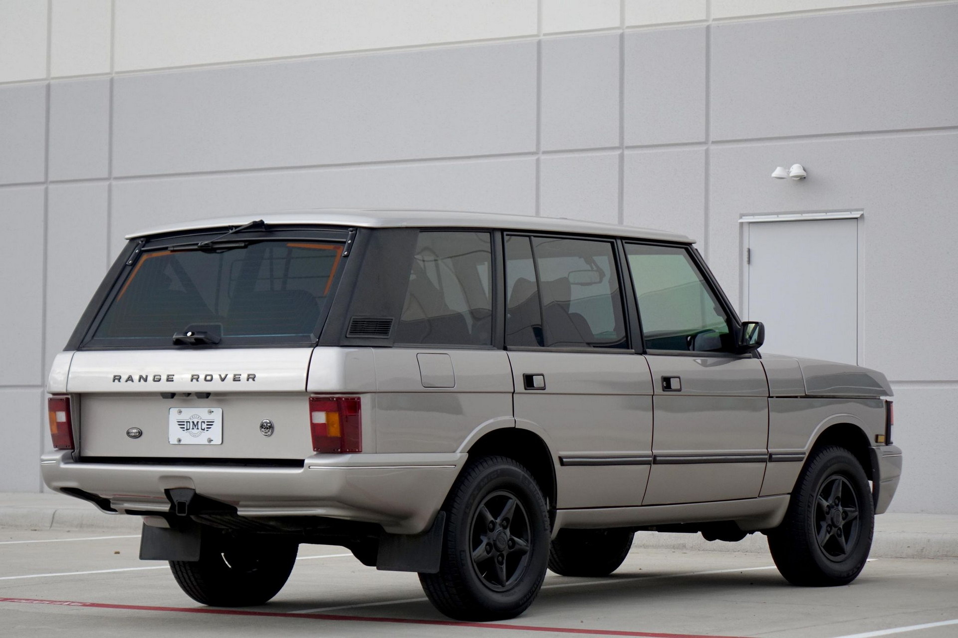 Are You Brave Enough For This 1995 Range Rover Classic Special Edition With TWR Bodykit?