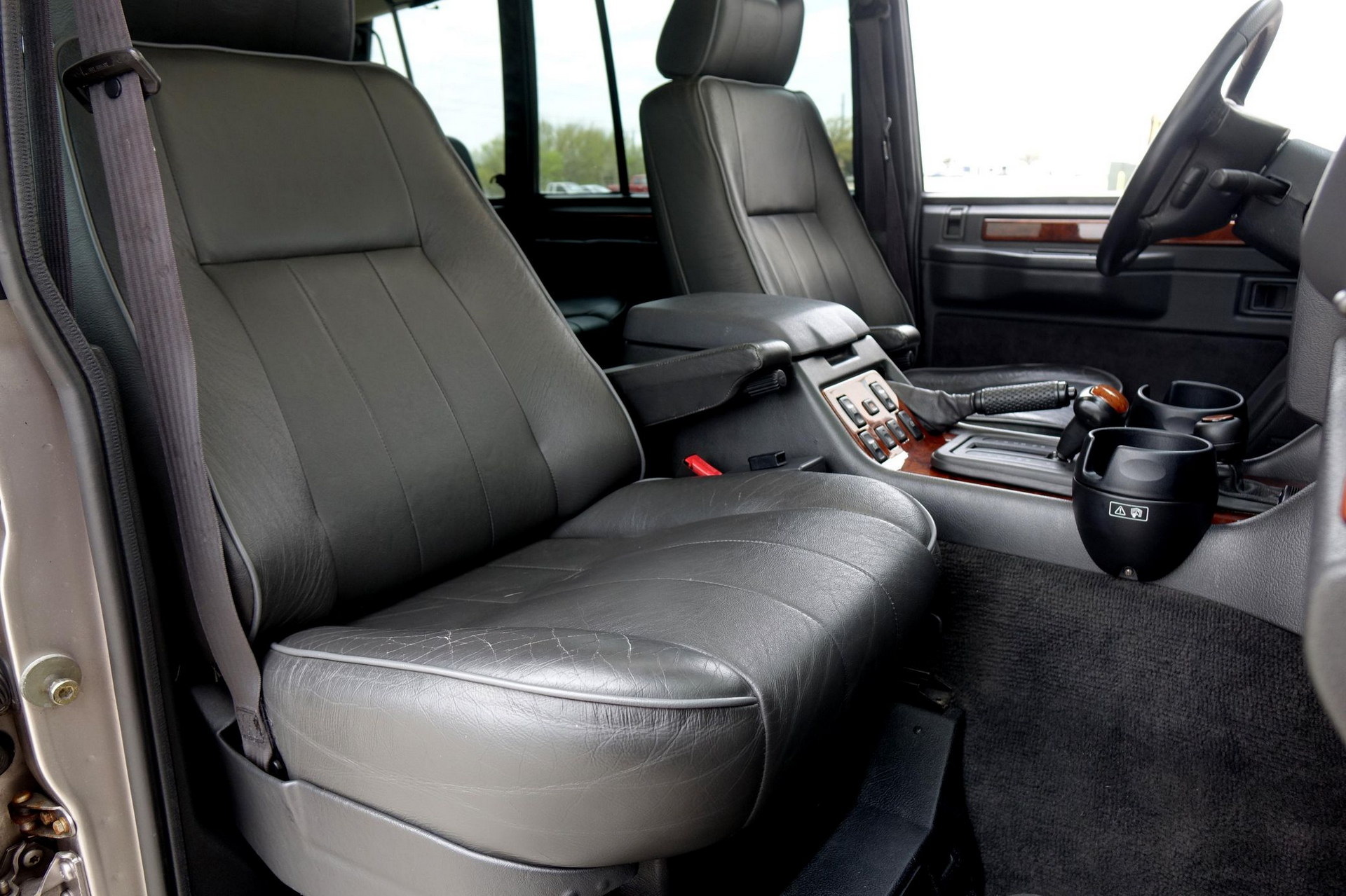 Are You Brave Enough For This 1995 Range Rover Classic Special Edition With TWR Bodykit?