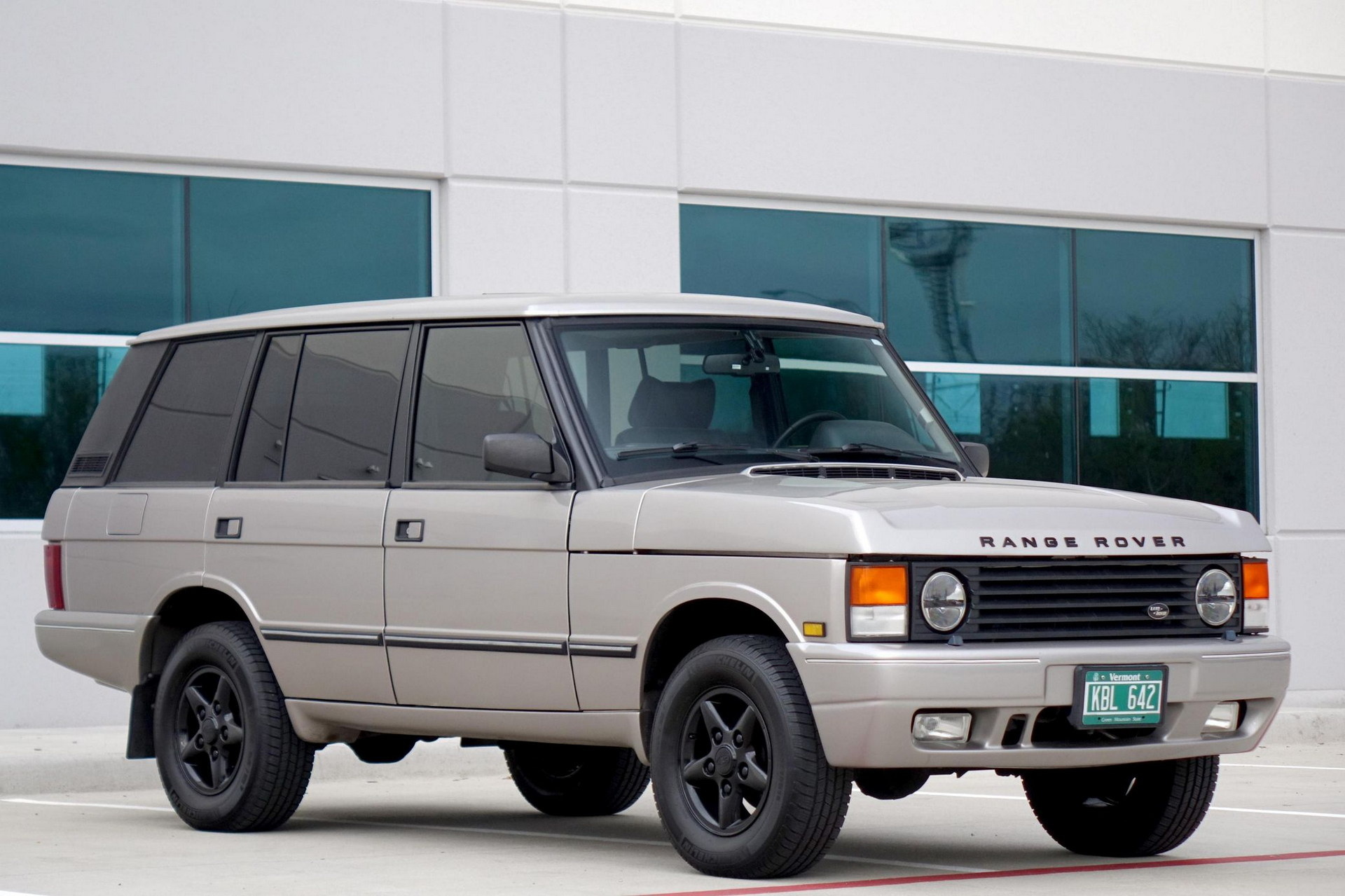 Are You Brave Enough For This 1995 Range Rover Classic Special Edition With TWR Bodykit?