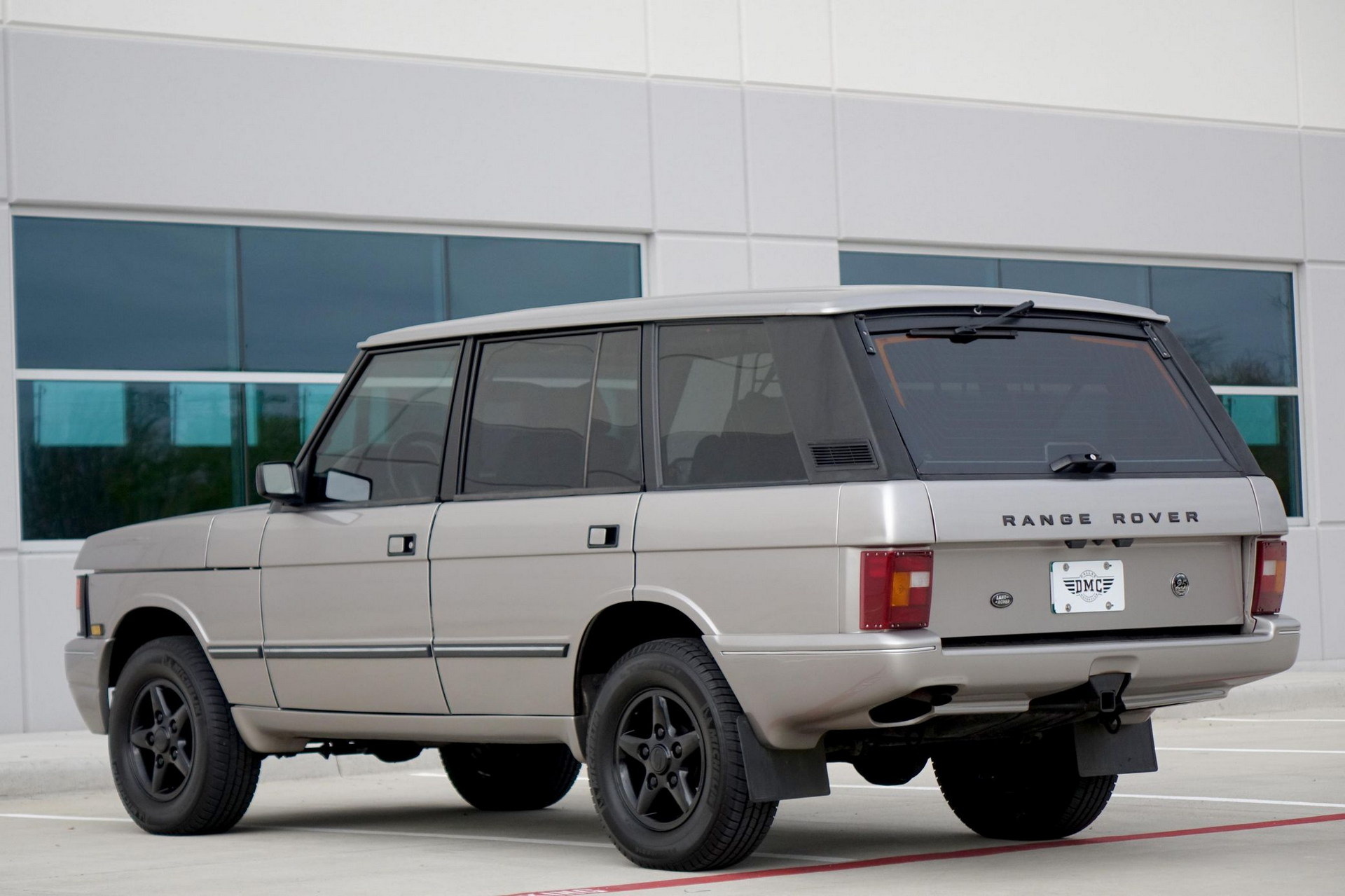 Are You Brave Enough For This 1995 Range Rover Classic Special Edition With TWR Bodykit?