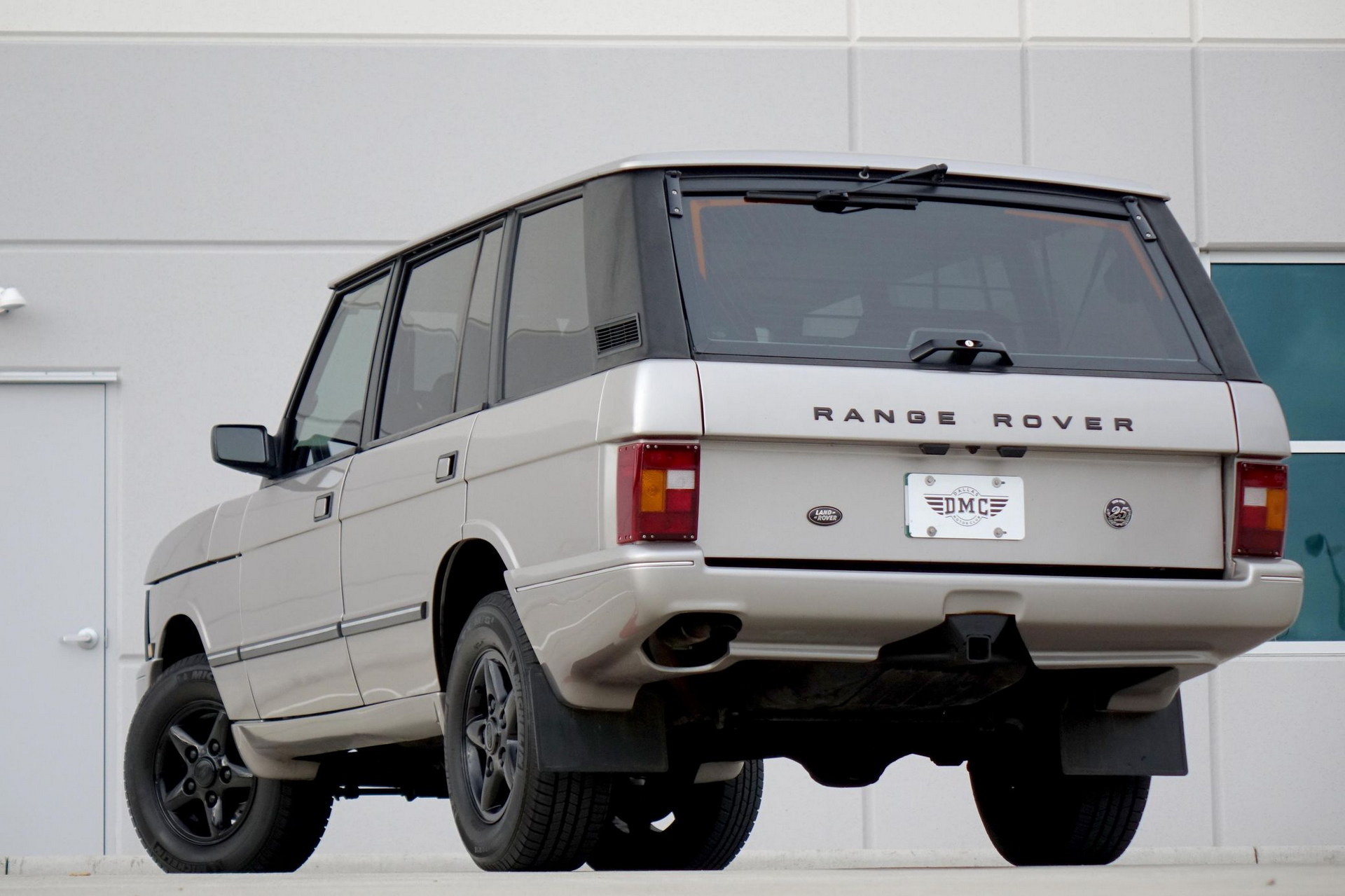 Are You Brave Enough For This 1995 Range Rover Classic Special Edition With TWR Bodykit?
