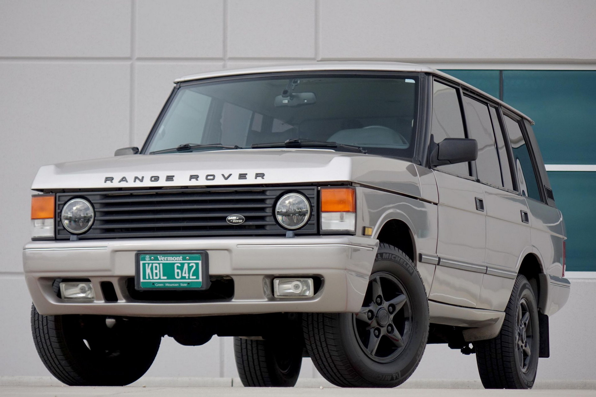 Are You Brave Enough For This 1995 Range Rover Classic Special Edition With TWR Bodykit?