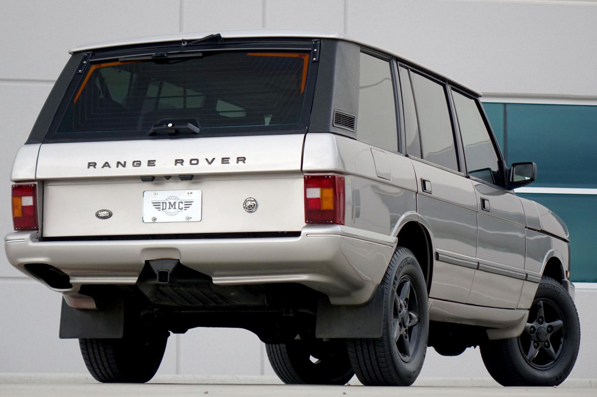 Are You Brave Enough For This 1995 Range Rover Classic Special Edition With TWR Bodykit?