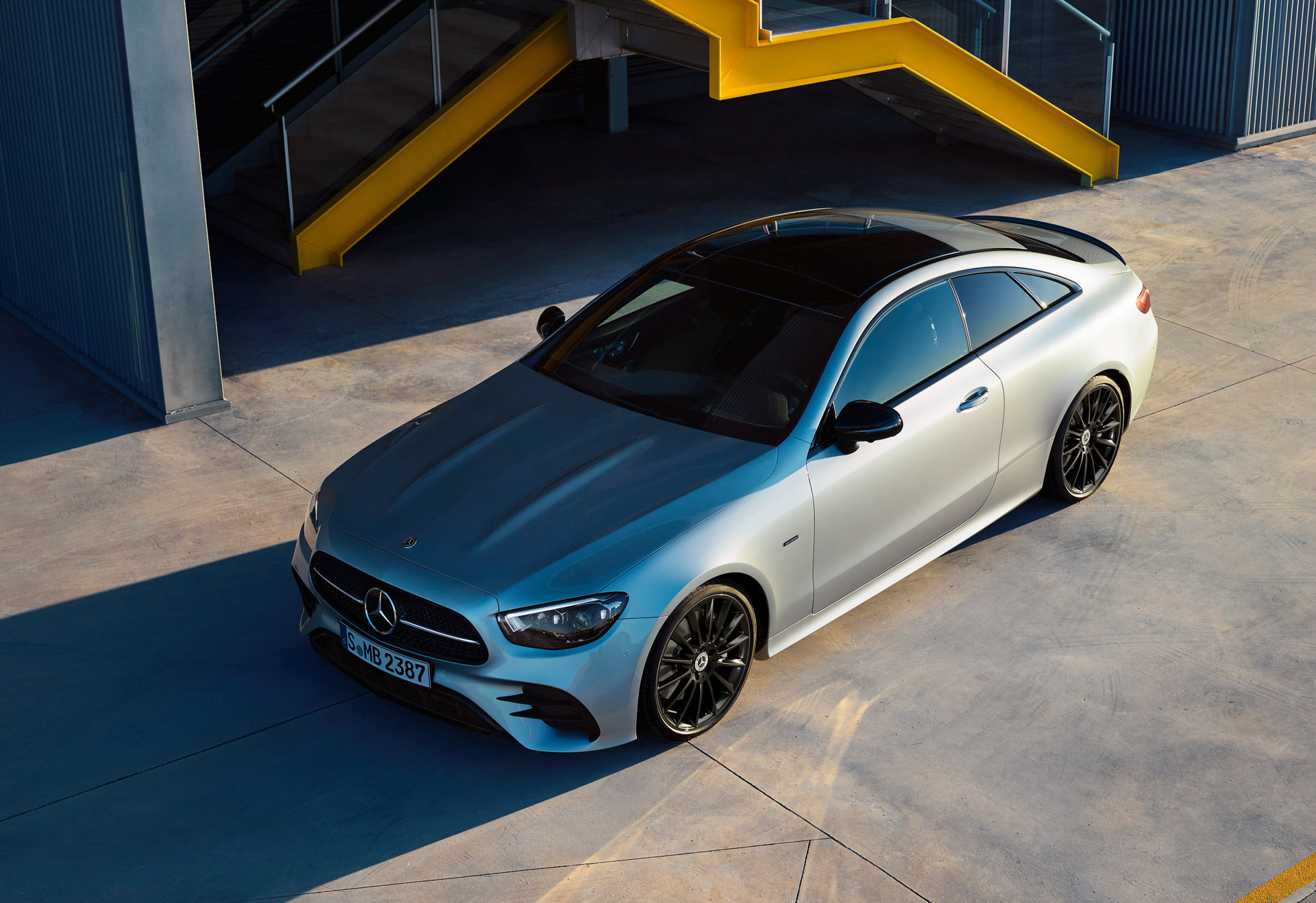 New Mercedes Night Edition Brings Out E-Class’s Dark Side