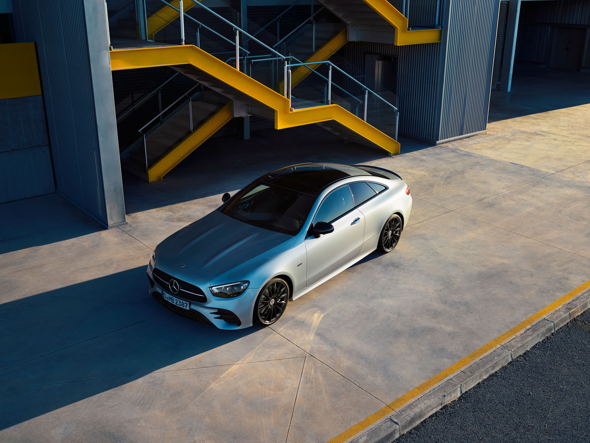 New Mercedes Night Edition Brings Out E-Class’s Dark Side