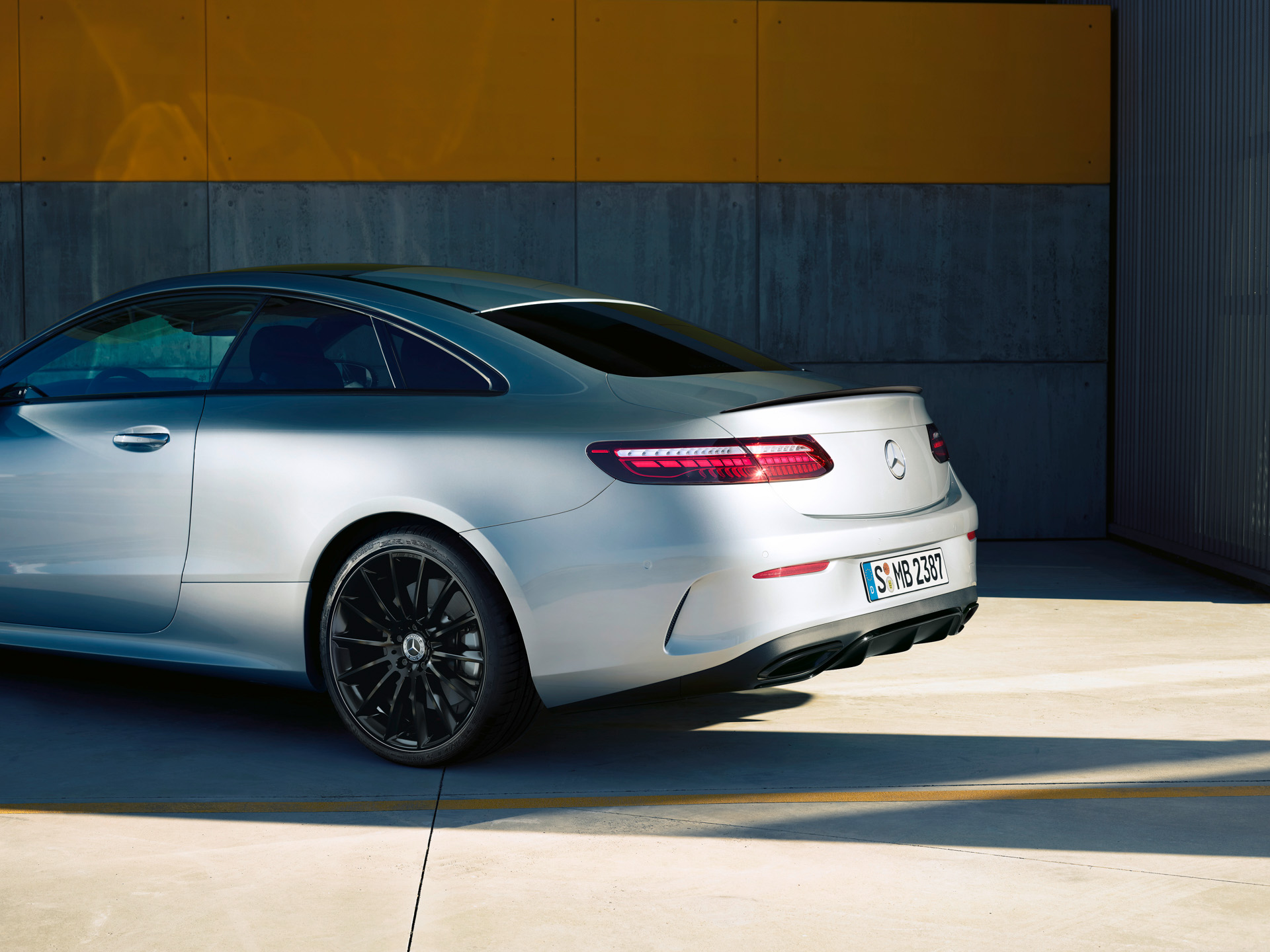 New Mercedes Night Edition Brings Out E-Class’s Dark Side