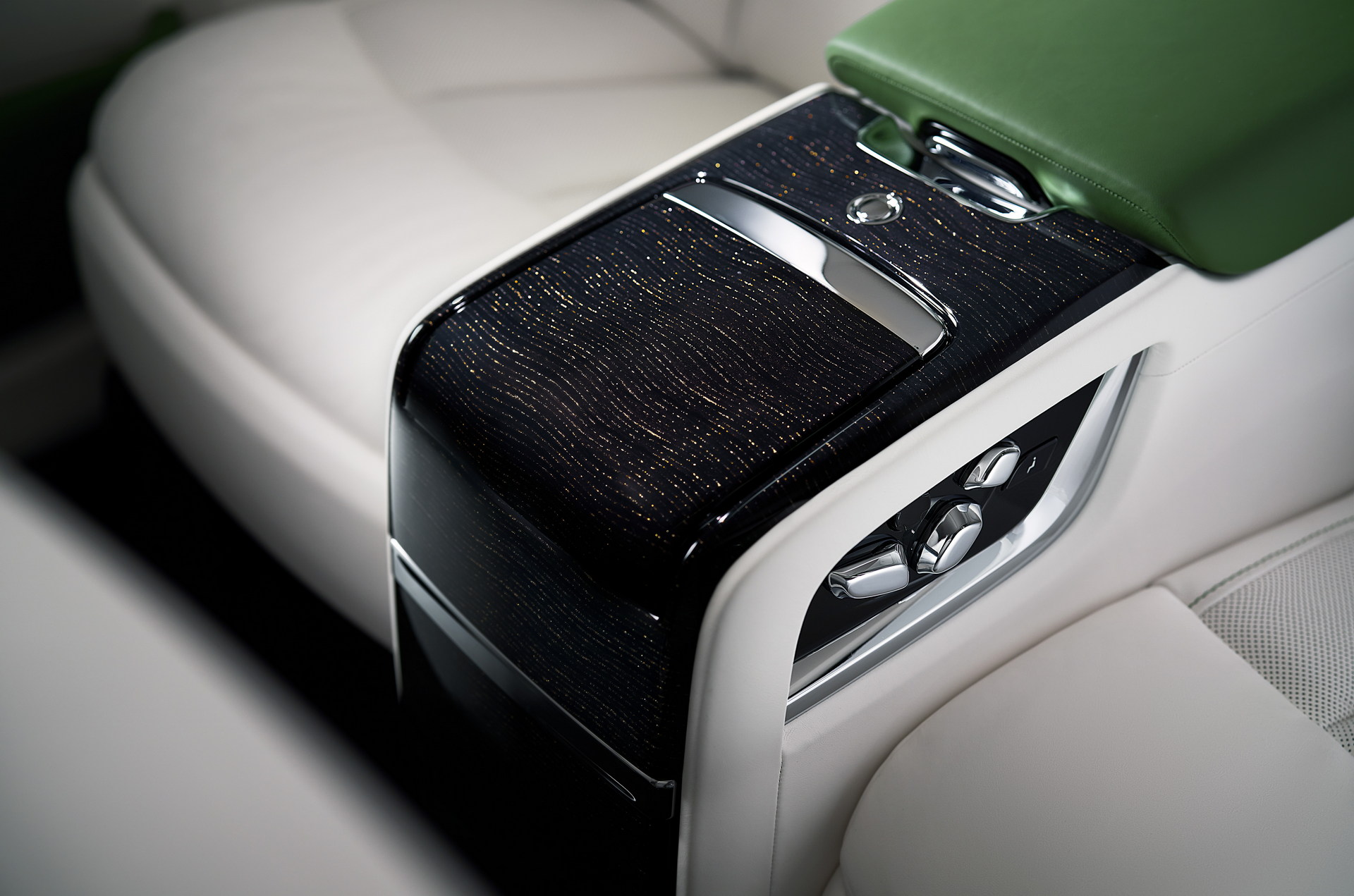 2023 Rolls-Royce Phantom Updated With Illuminated Grille And New Options