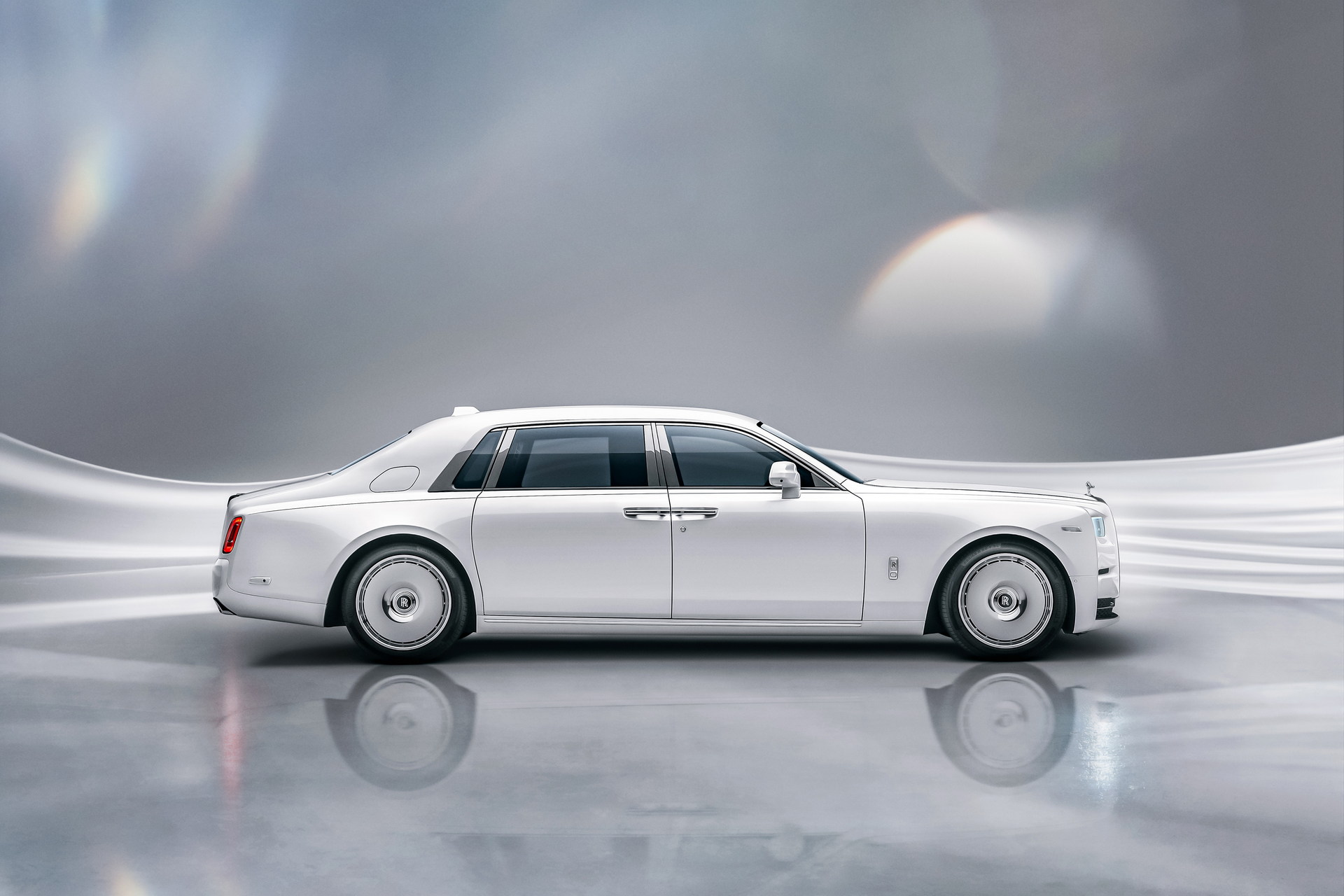 2023 Rolls-Royce Phantom Updated With Illuminated Grille And New Options