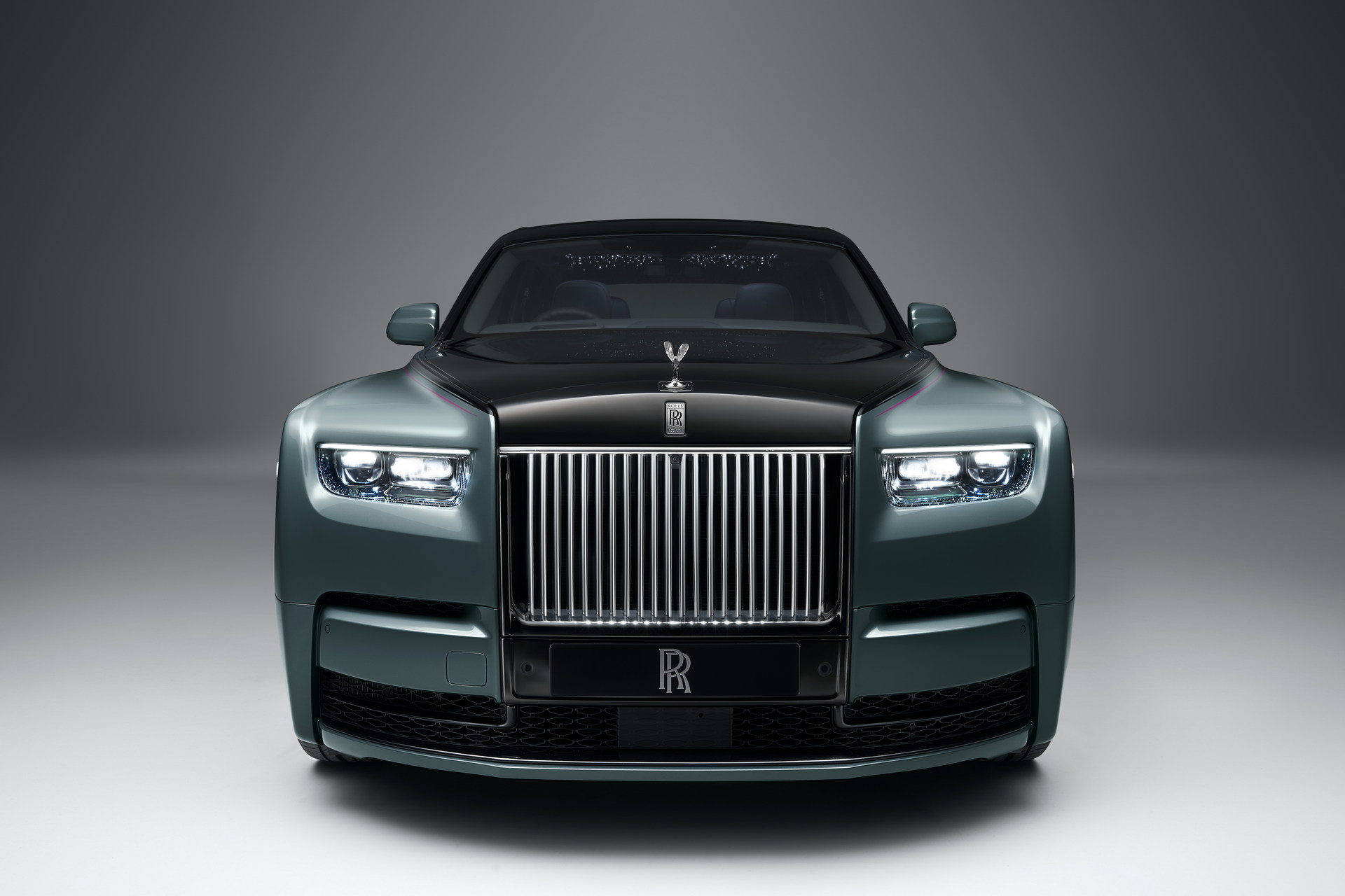 2023 Rolls-Royce Phantom Updated With Illuminated Grille And New Options