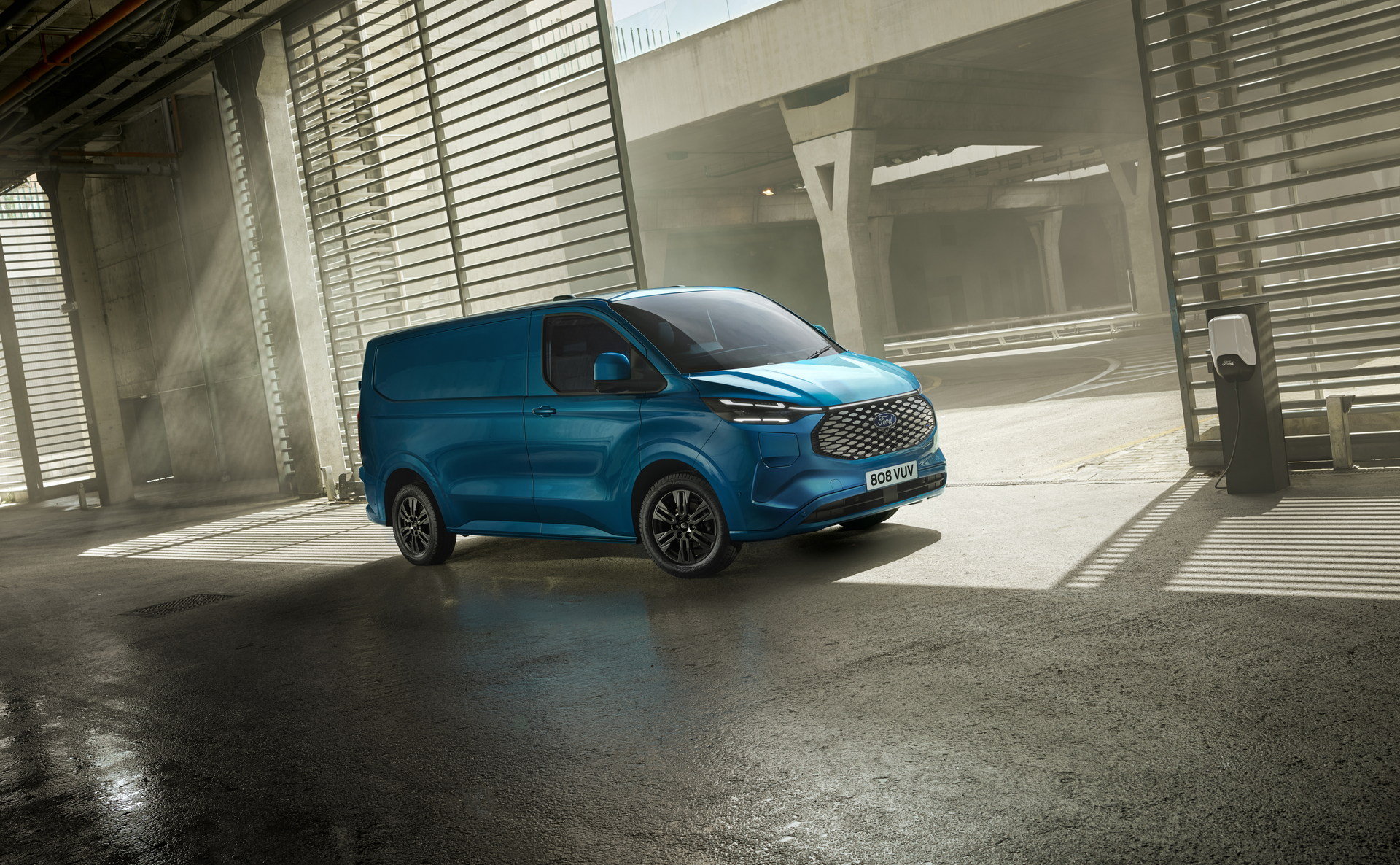 2023 Ford E-Transit Custom Is An Electric Van With A Futuristic Face And 236-Mile Range