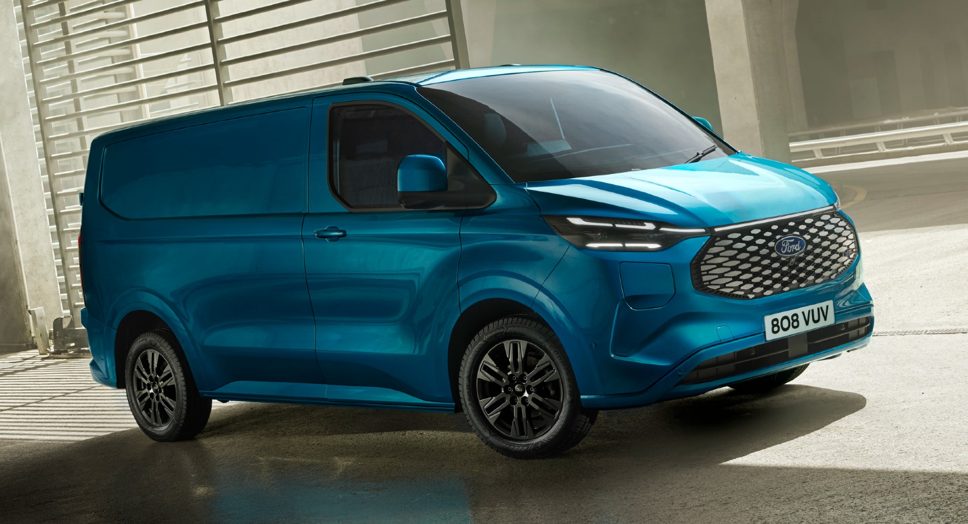 2023 Ford E-Transit Custom Is An Electric Van With A Futuristic Face And 236-Mile Range