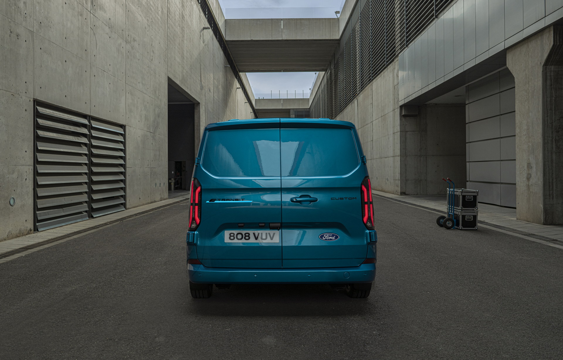 2023 Ford E-Transit Custom Is An Electric Van With A Futuristic Face And 236-Mile Range