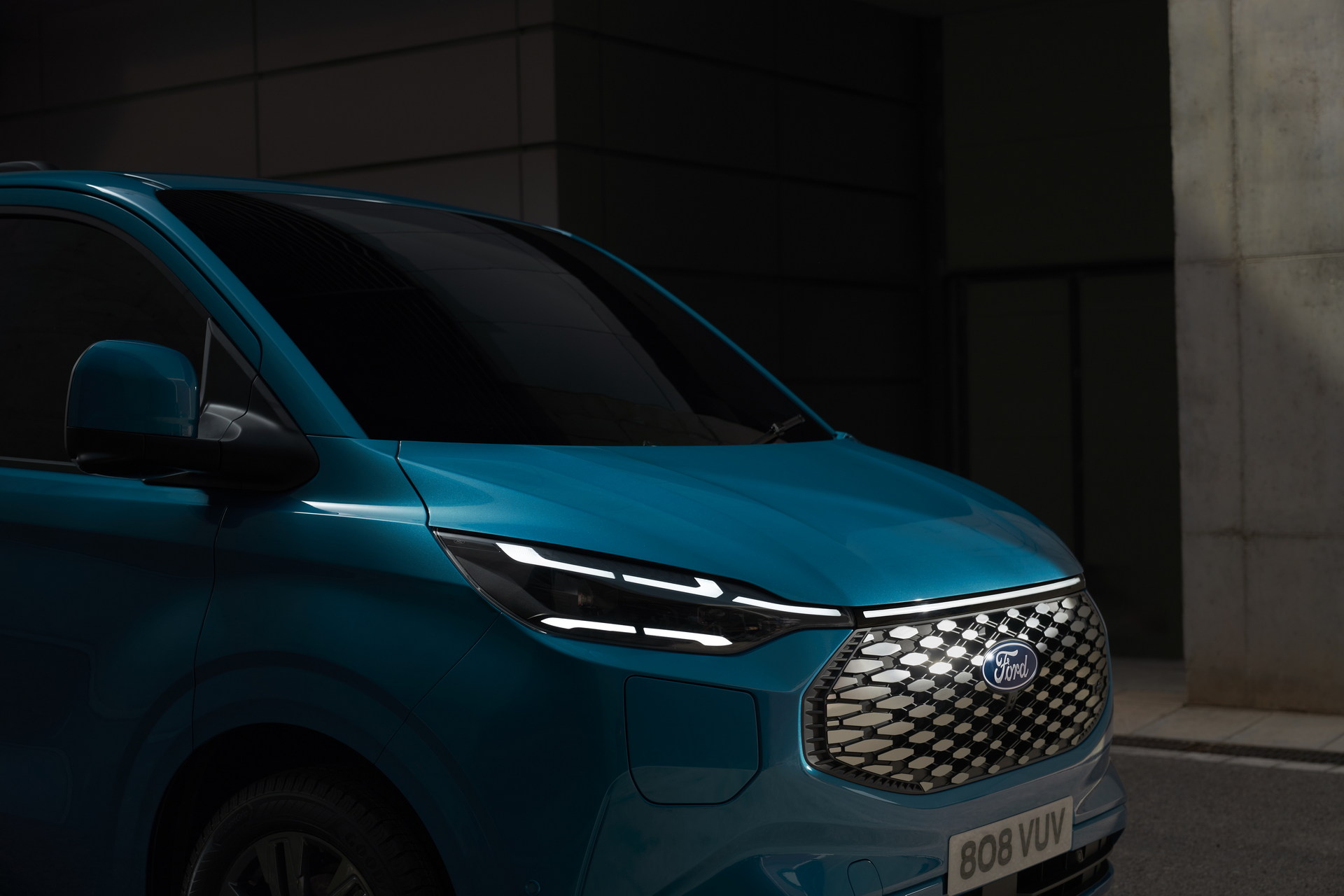 2023 Ford E-Transit Custom Is An Electric Van With A Futuristic Face And 236-Mile Range