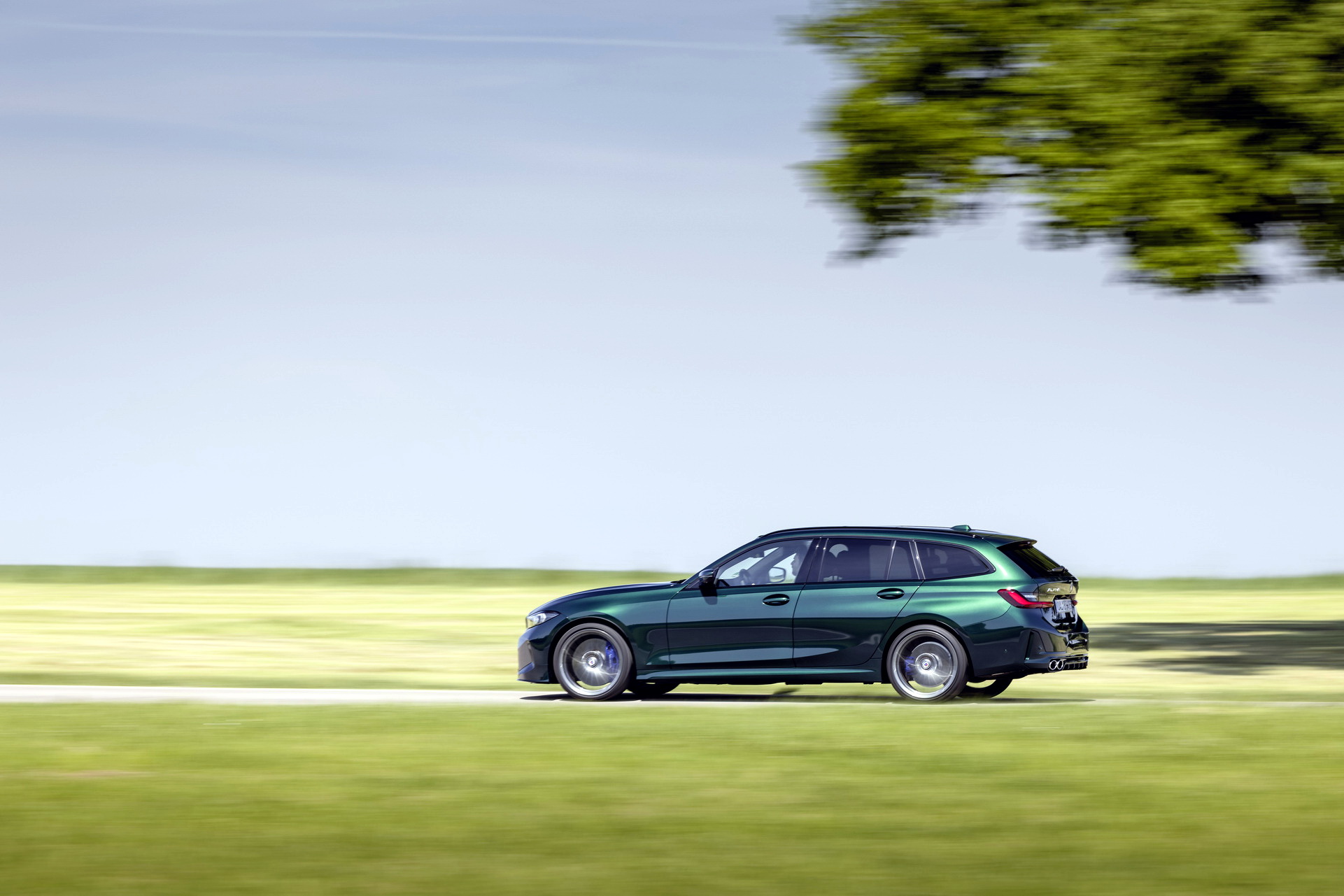 ALPINA Seasons The 2023 BMW 3-Series Facelift With A Lot Of Lust