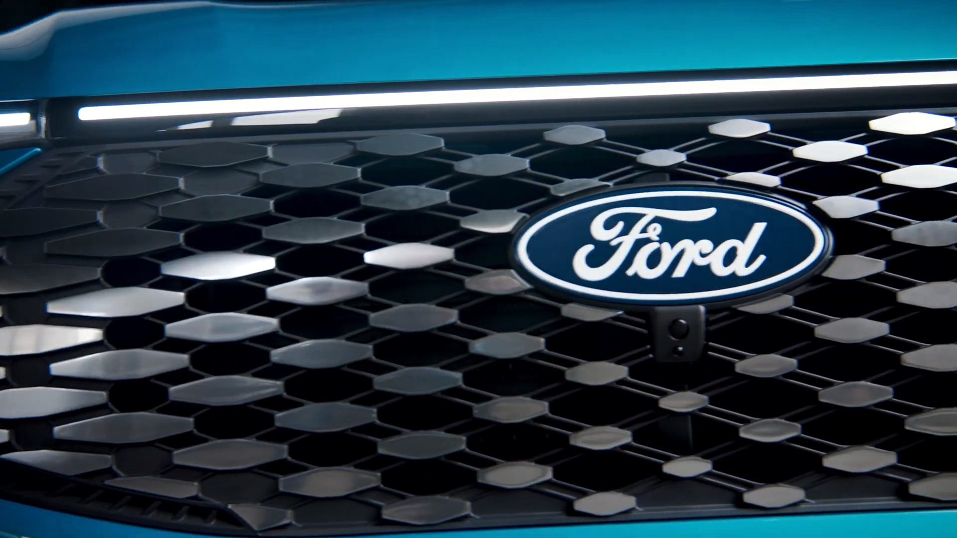 2023 Ford E-Transit Custom Is An Electric Van With A Futuristic Face And 236-Mile Range