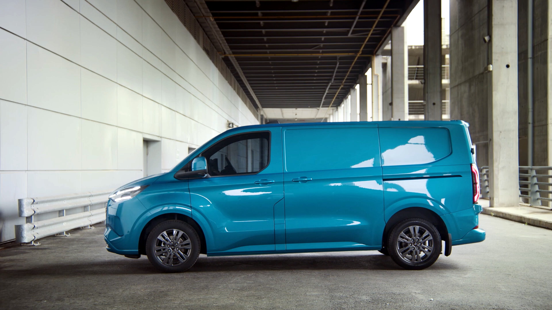 2023 Ford E-Transit Custom Is An Electric Van With A Futuristic Face And 236-Mile Range