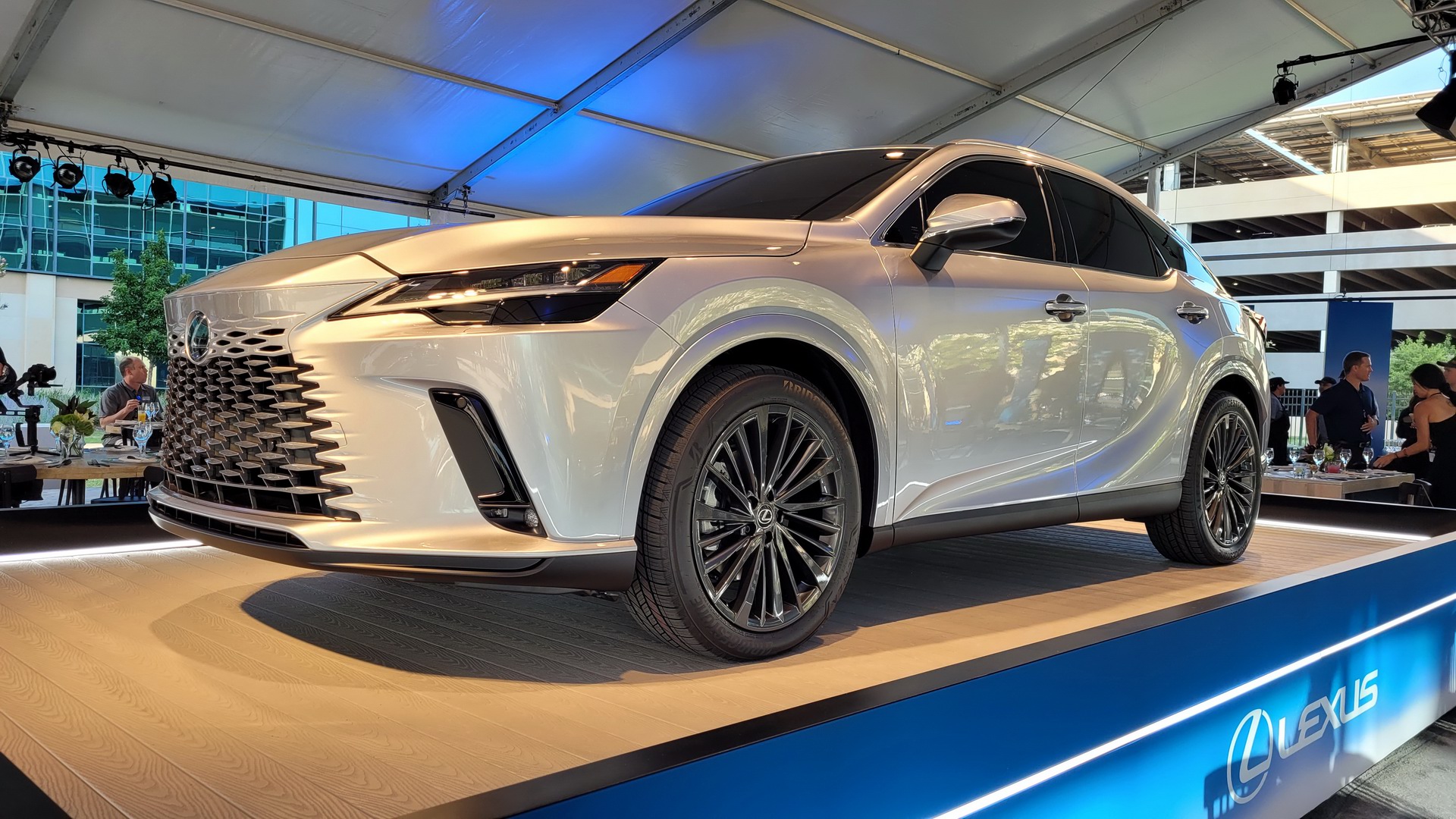 2023 Lexus RX Breaks Cover With Evolutionary Styling And A 367 HP Hybrid Powertrain