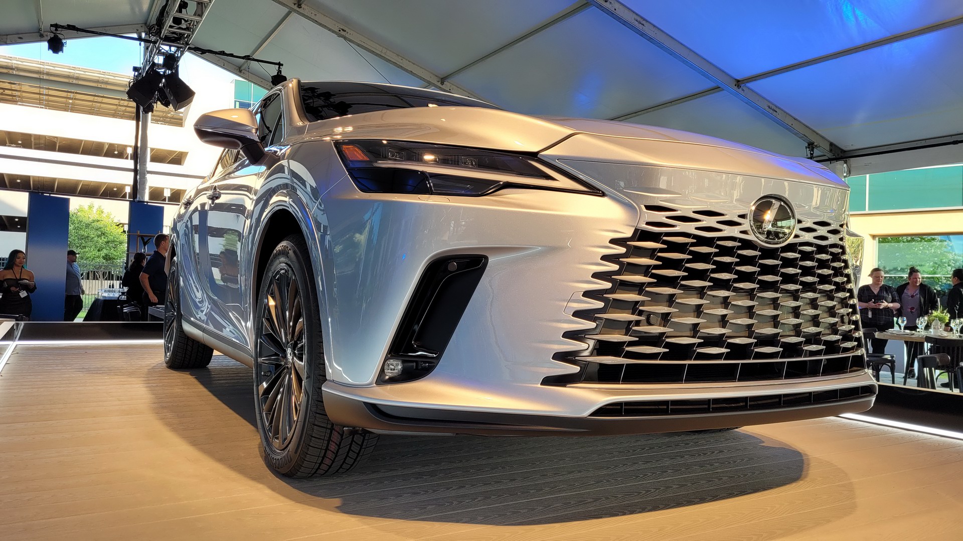 2023 Lexus RX Breaks Cover With Evolutionary Styling And A 367 HP Hybrid Powertrain